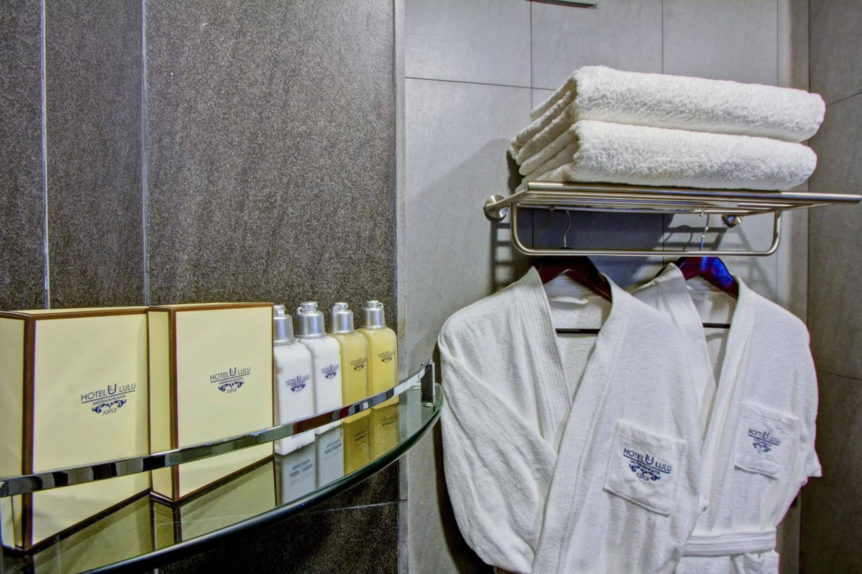 Shower in Hotel Lulu