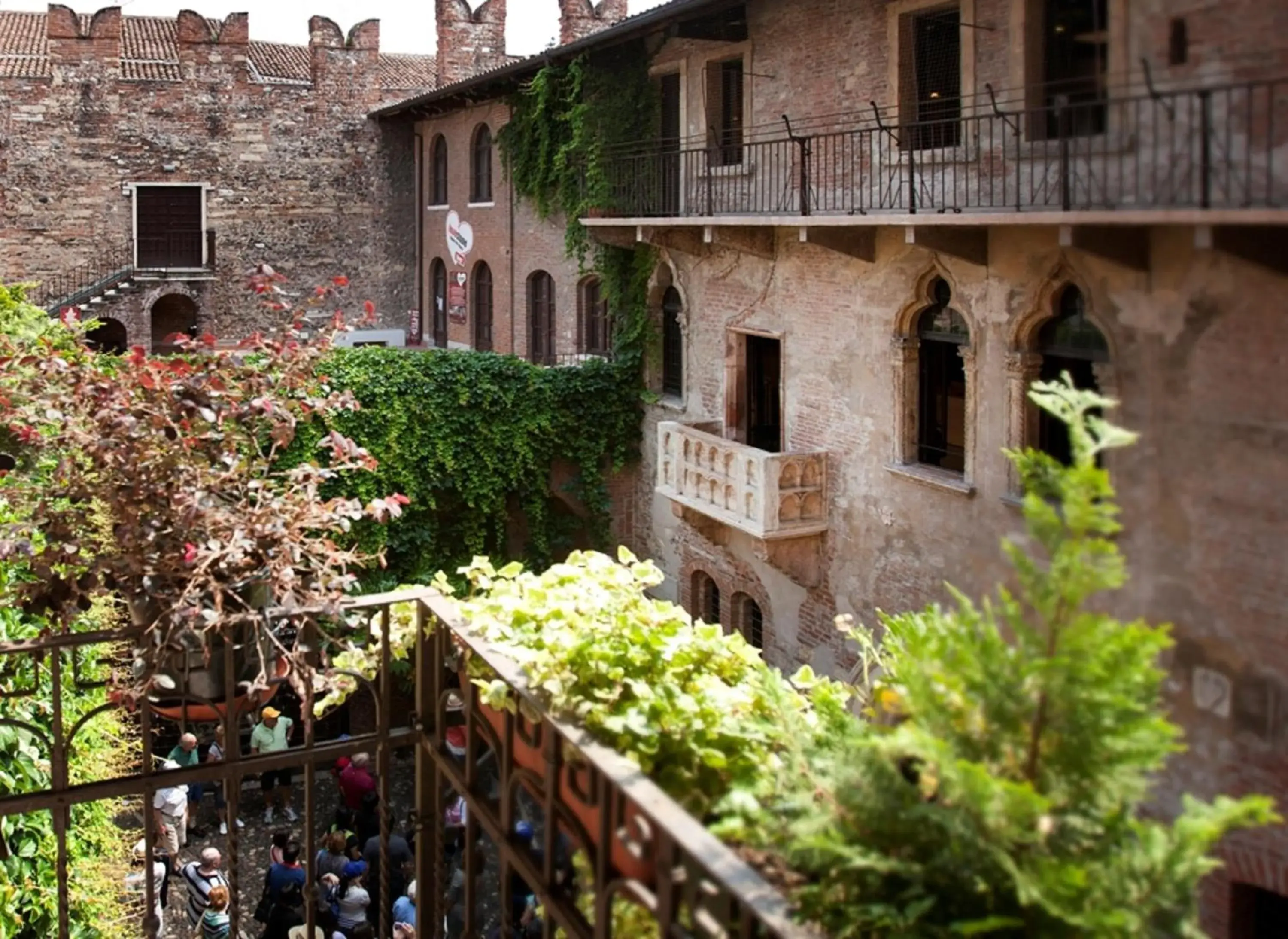 Property building in Relais Balcone di Giulietta Property building in Relais Balcone di Giulietta