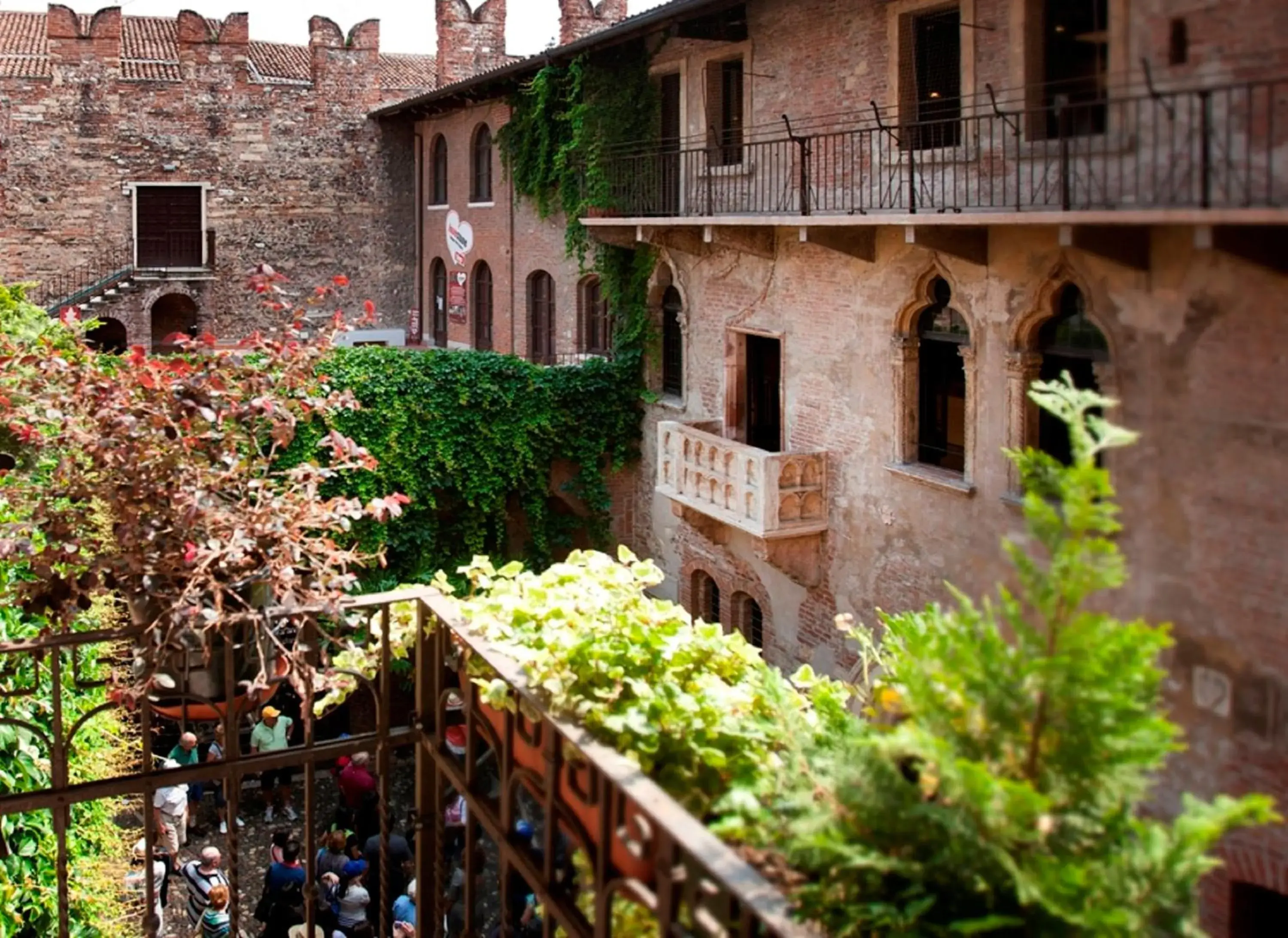 Property building in Relais Balcone di Giulietta Property building in Relais Balcone di Giulietta