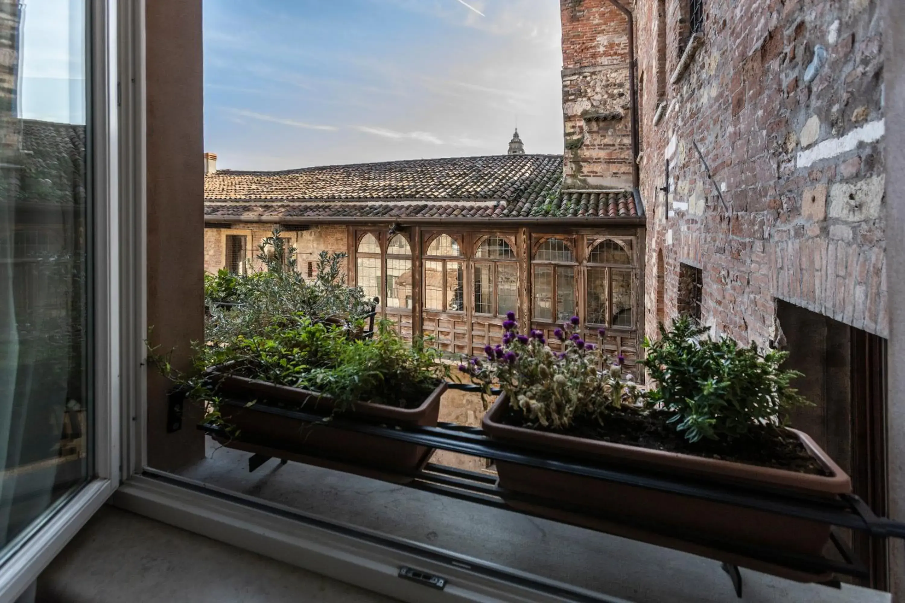 Inner courtyard view in Relais Balcone di Giulietta Inner courtyard view in Relais Balcone di Giulietta