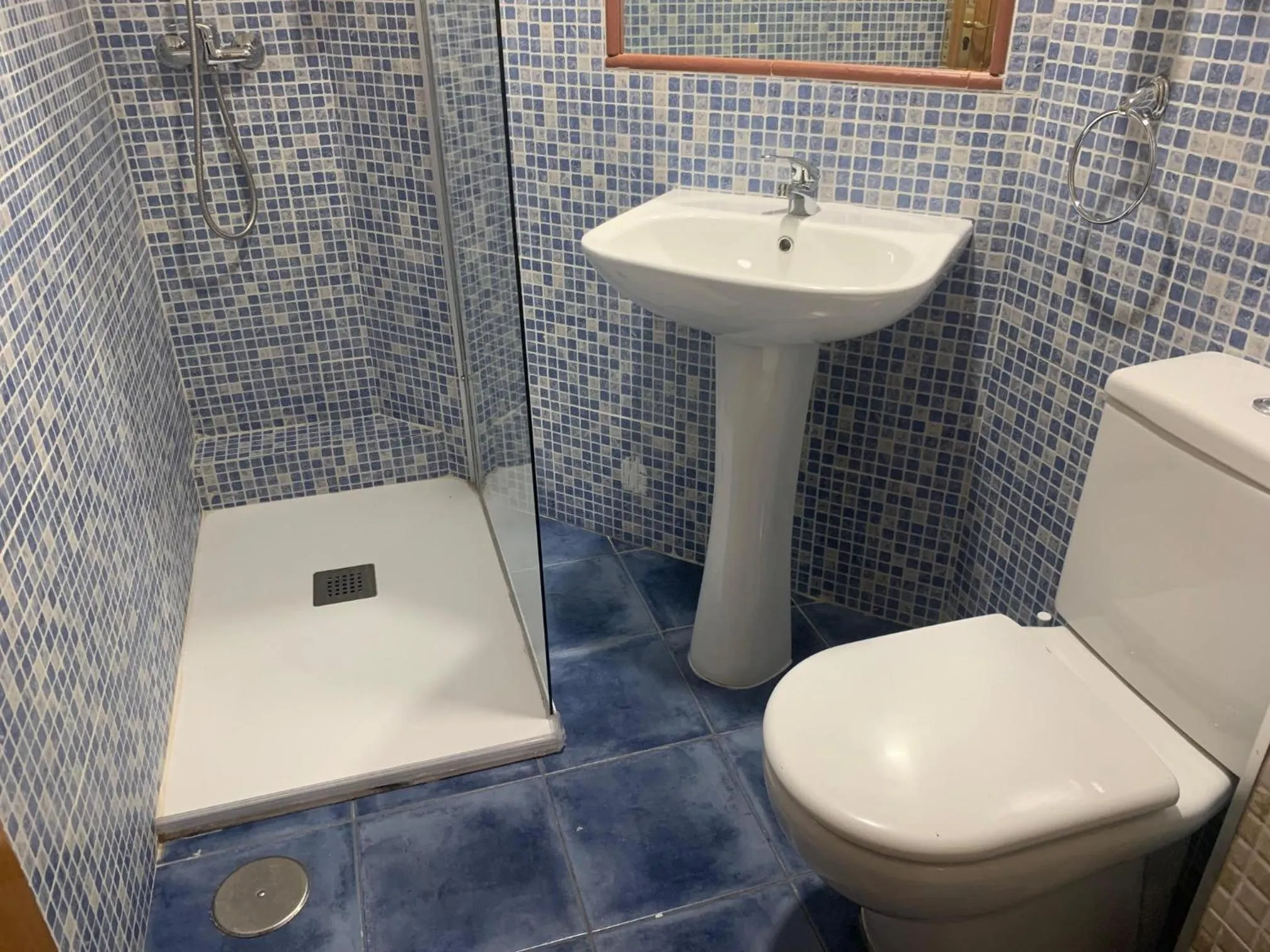 Bathroom in Hostal Juan XXIII