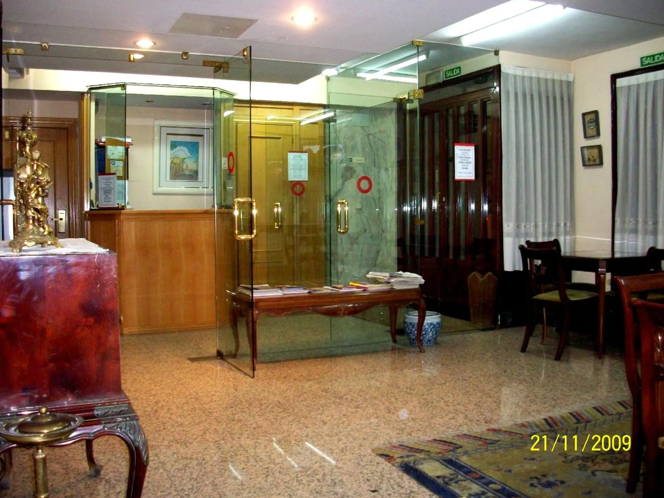 Communal lounge/ TV room in Hostal Juan XXIII