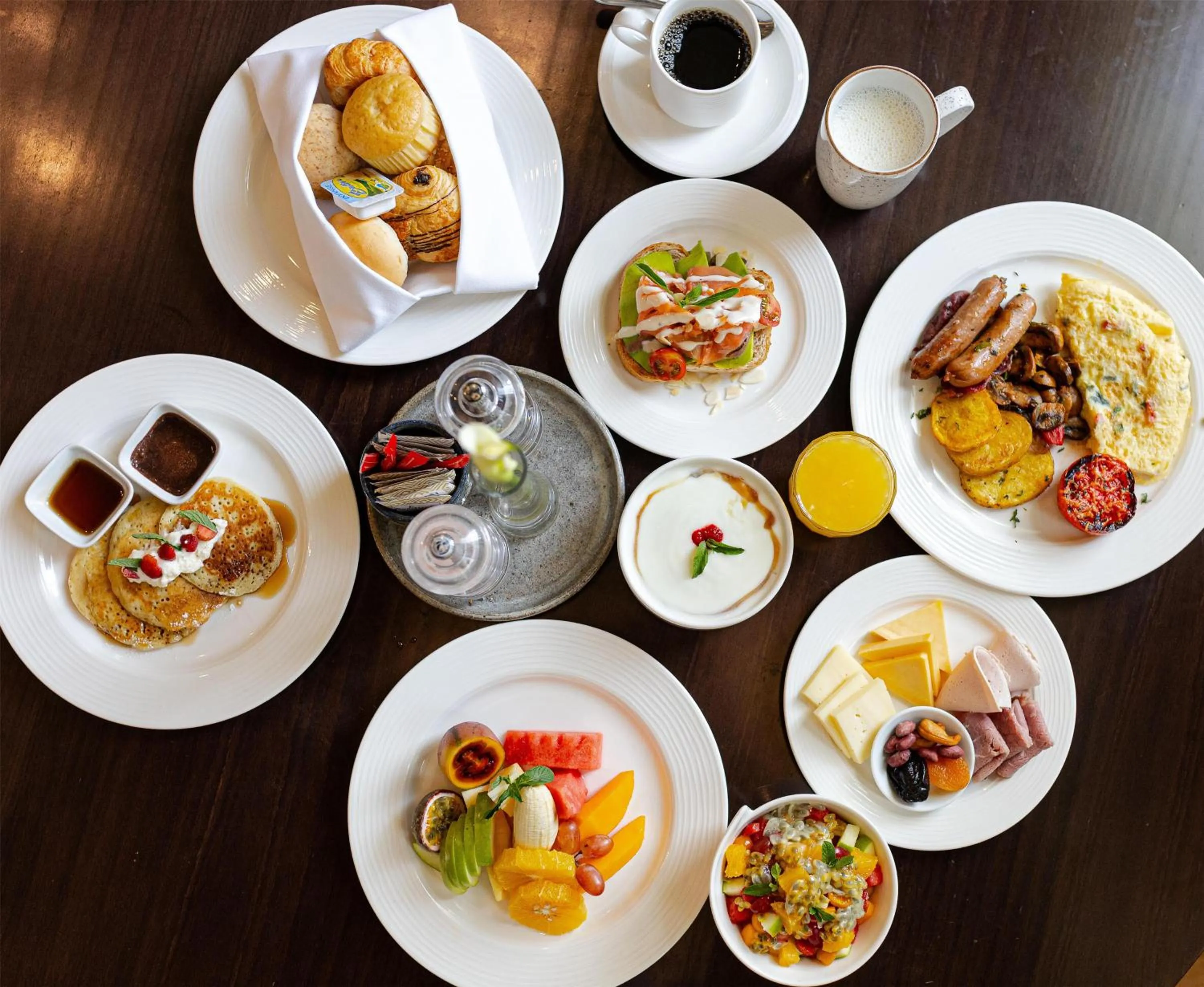 Restaurant/places to eat in Radisson Blu Hotel & Convention Centre Kigali