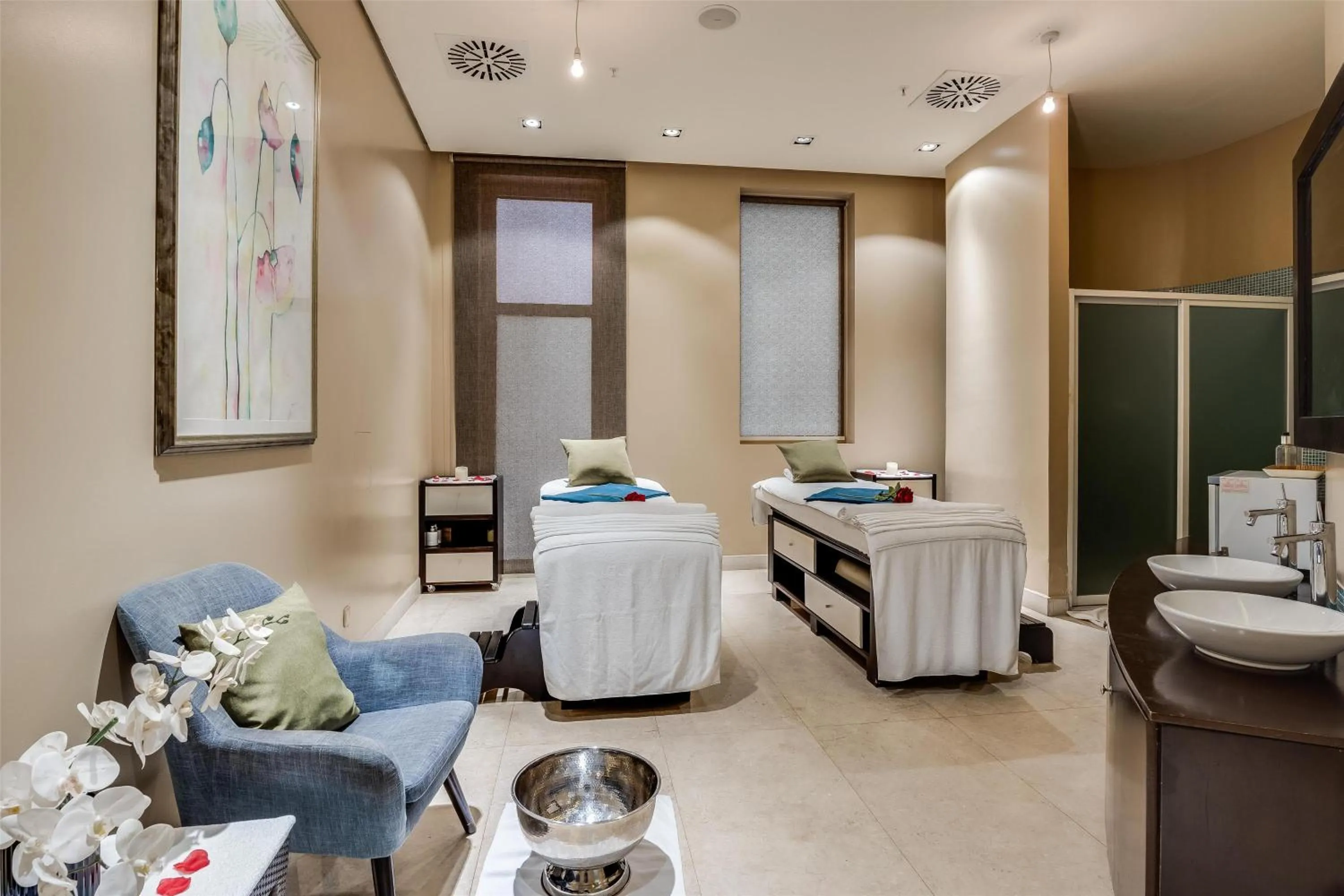 Fitness centre/facilities, Bed in Radisson Blu Hotel & Convention Centre Kigali