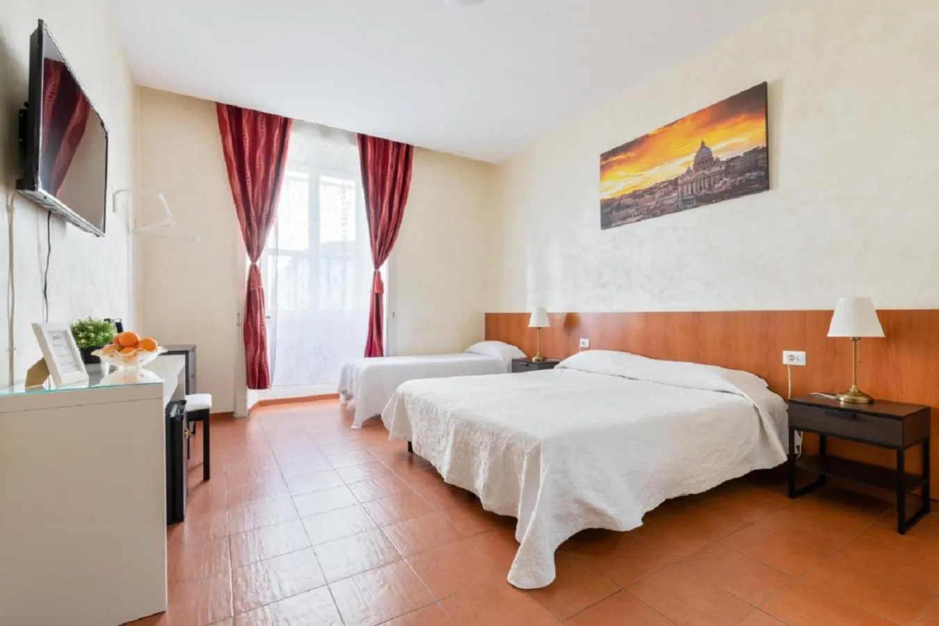 Photo of the whole room, Bed in Roma Enrico Guesthouse