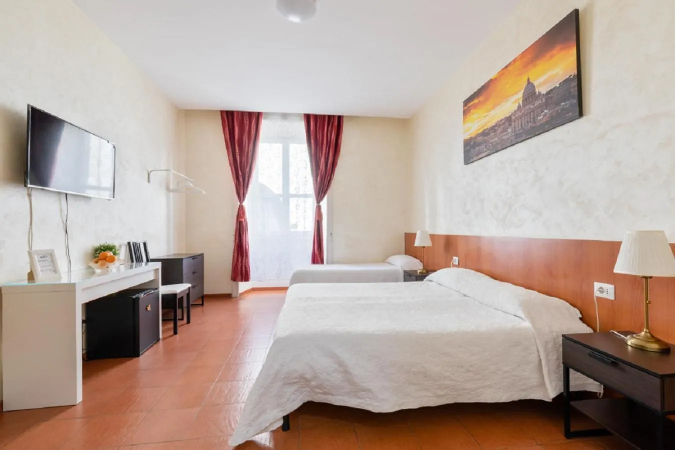 Photo of the whole room, Bed in Roma Enrico Guesthouse