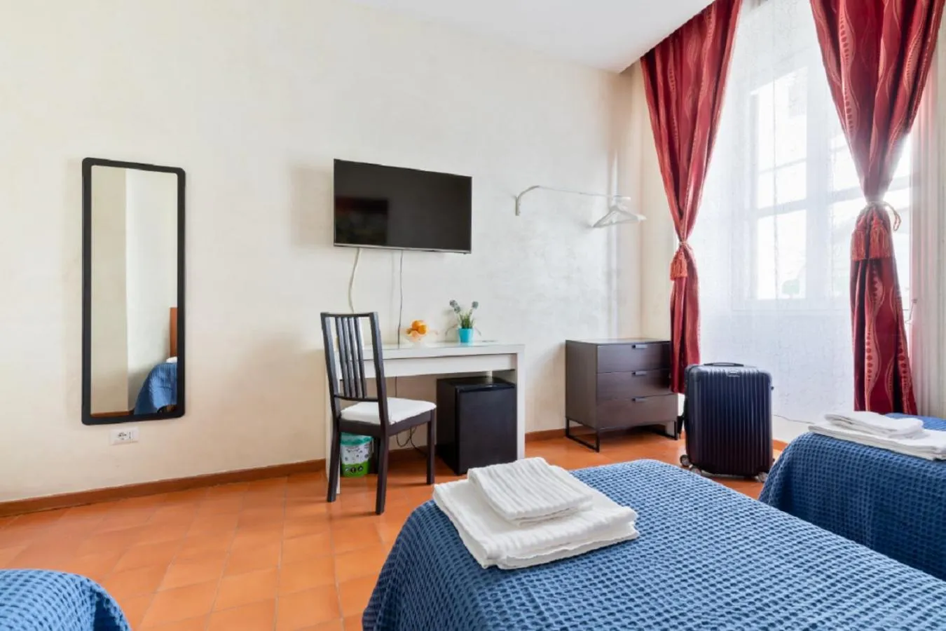 Photo of the whole room, Bed in Roma Enrico Guesthouse