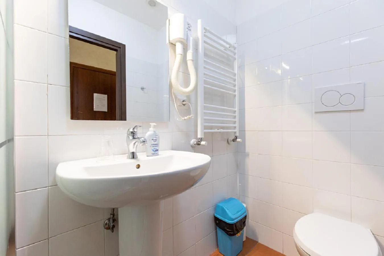 Toilet in Roma Enrico Guesthouse