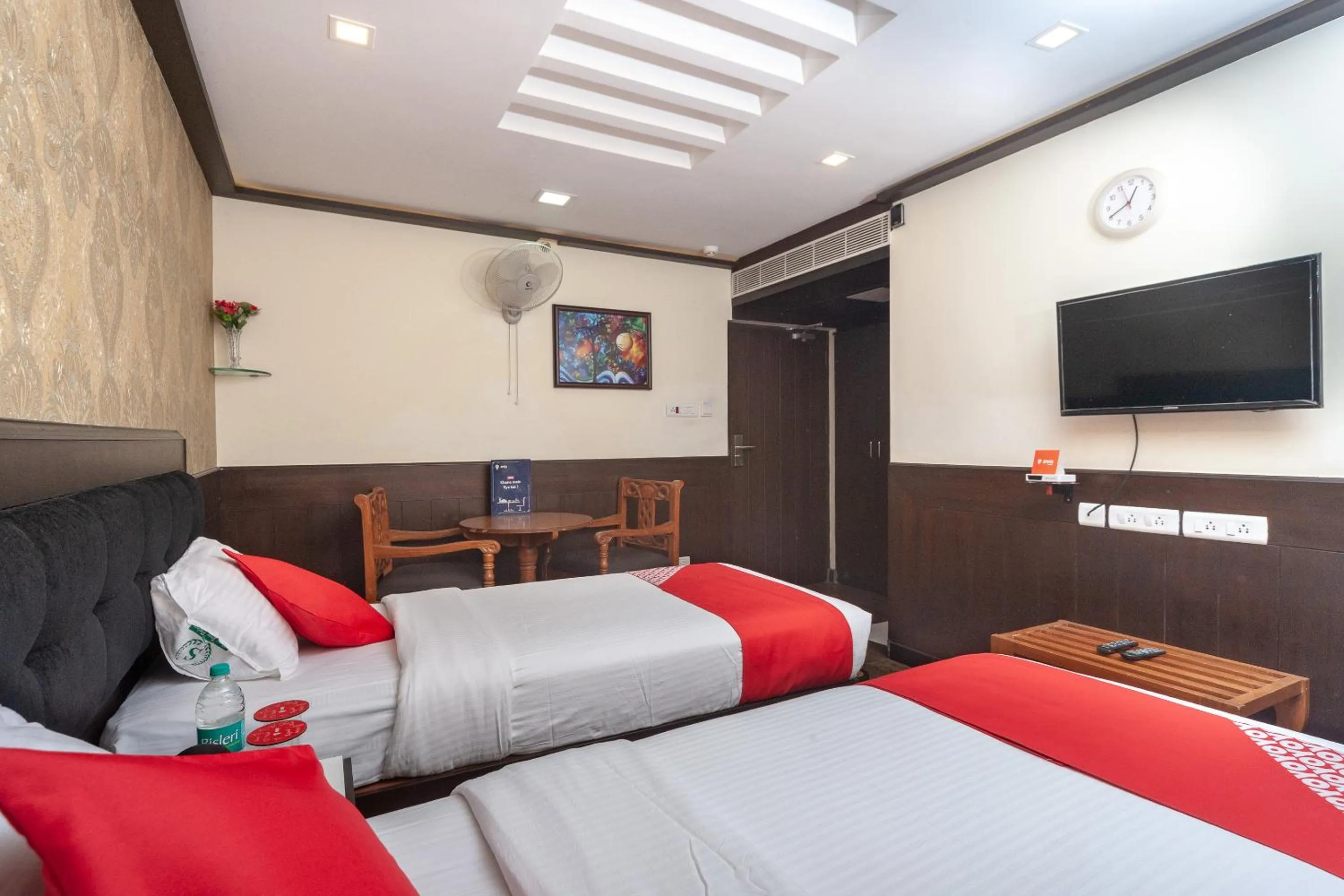 Bedroom, Bed in Hotel Sumi Palace