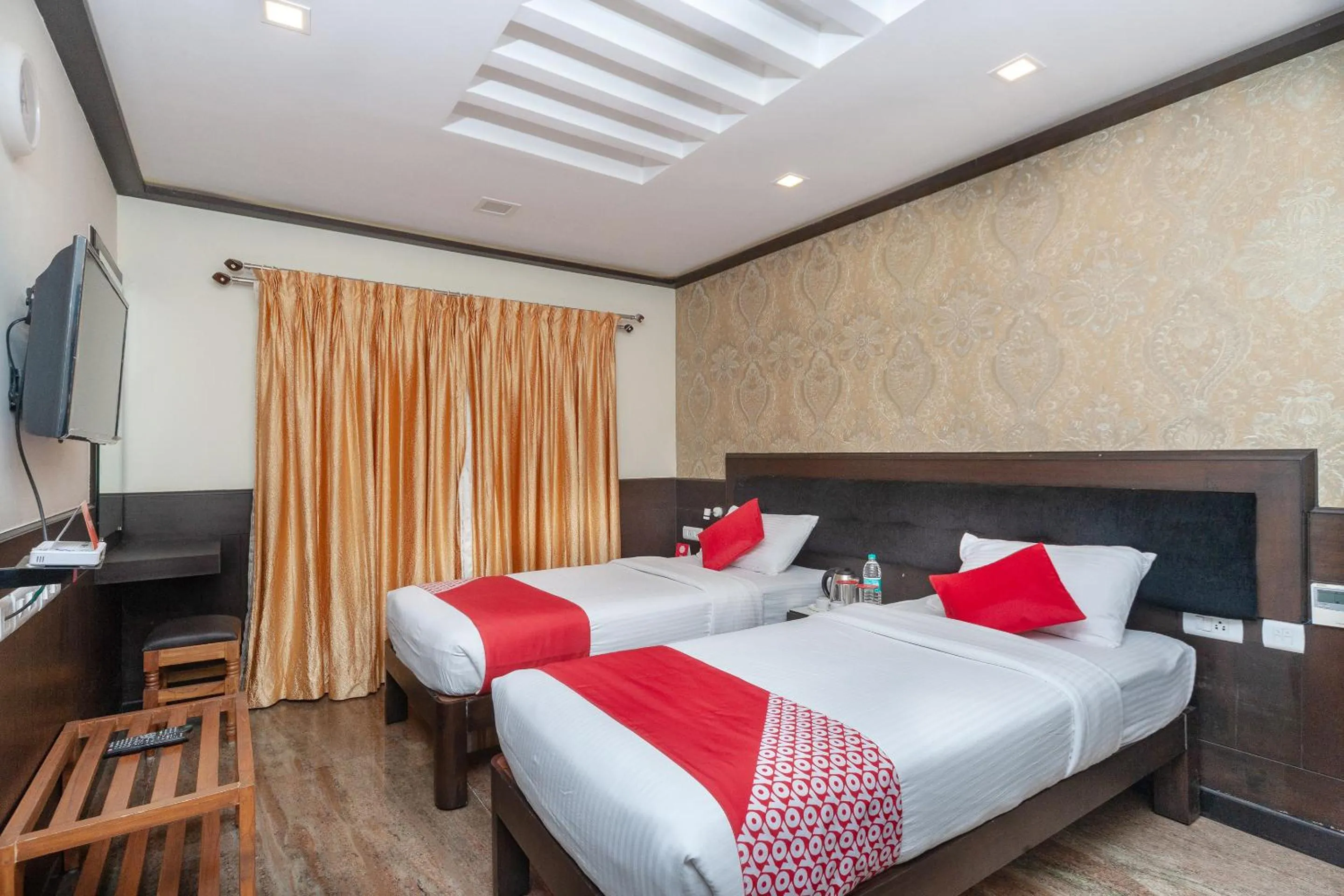 Bedroom, Bed in Hotel Sumi Palace