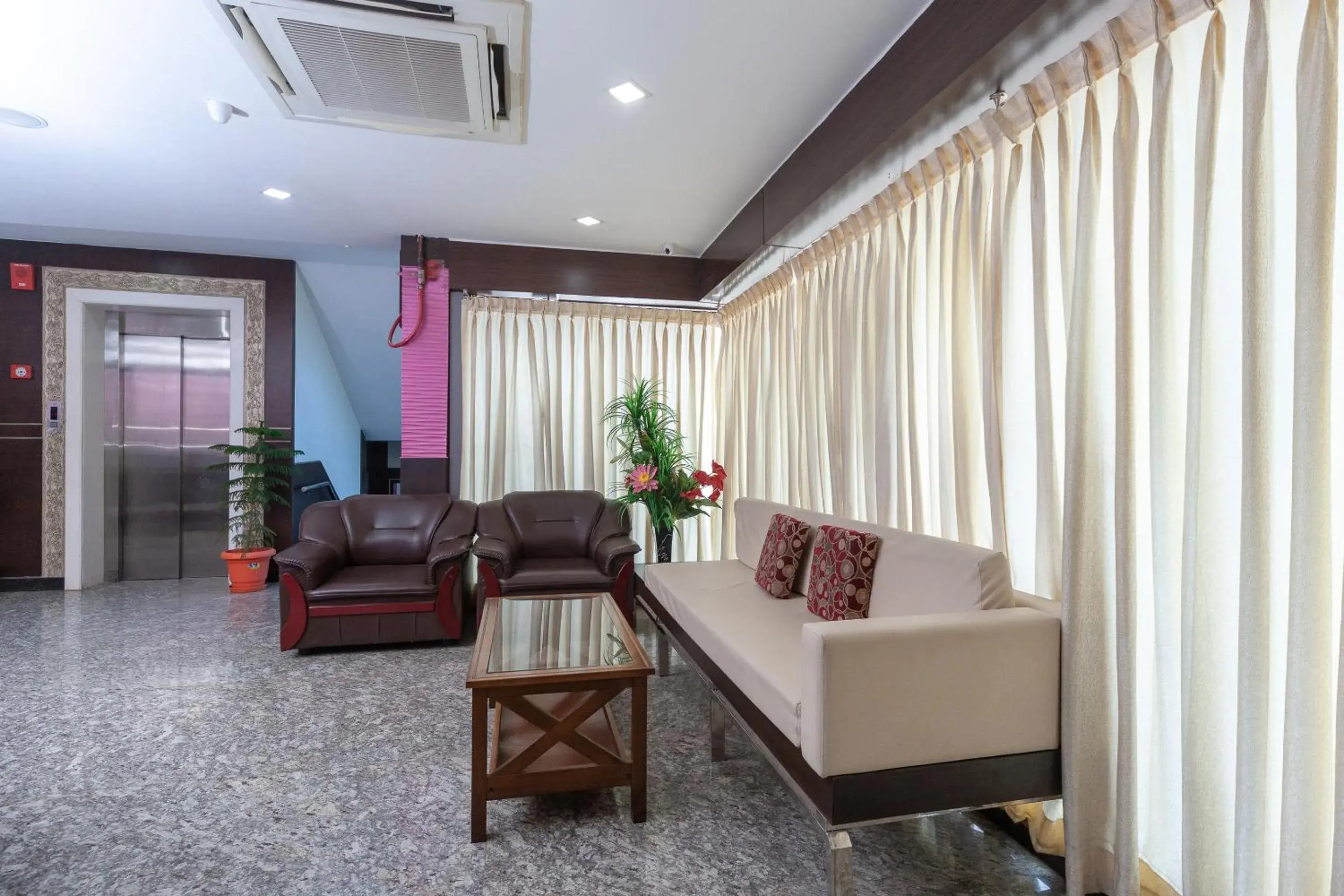 Lobby or reception in Hotel Sumi Palace Lobby or reception in Hotel Sumi Palace