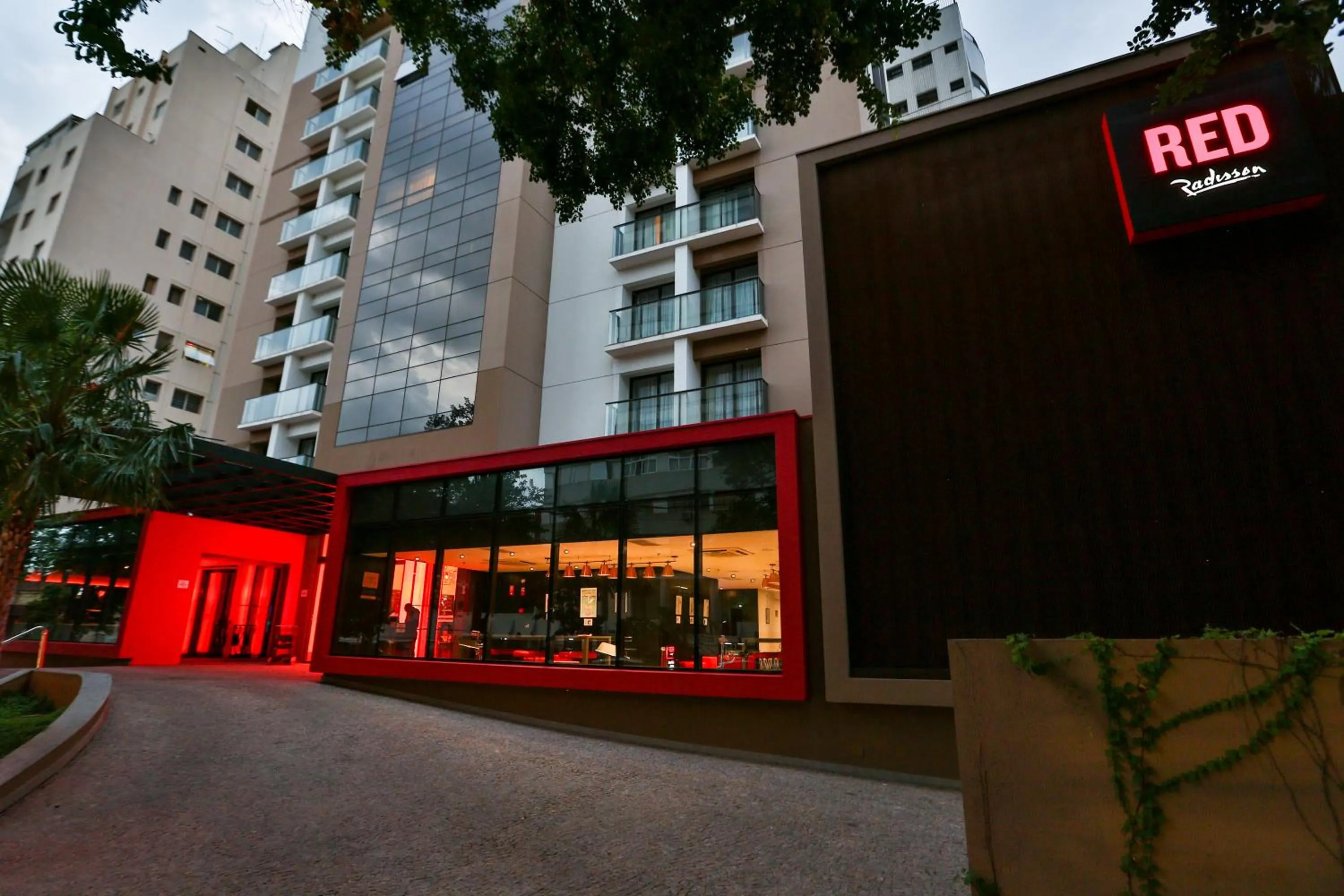Facade/entrance in Radisson RED Campinas