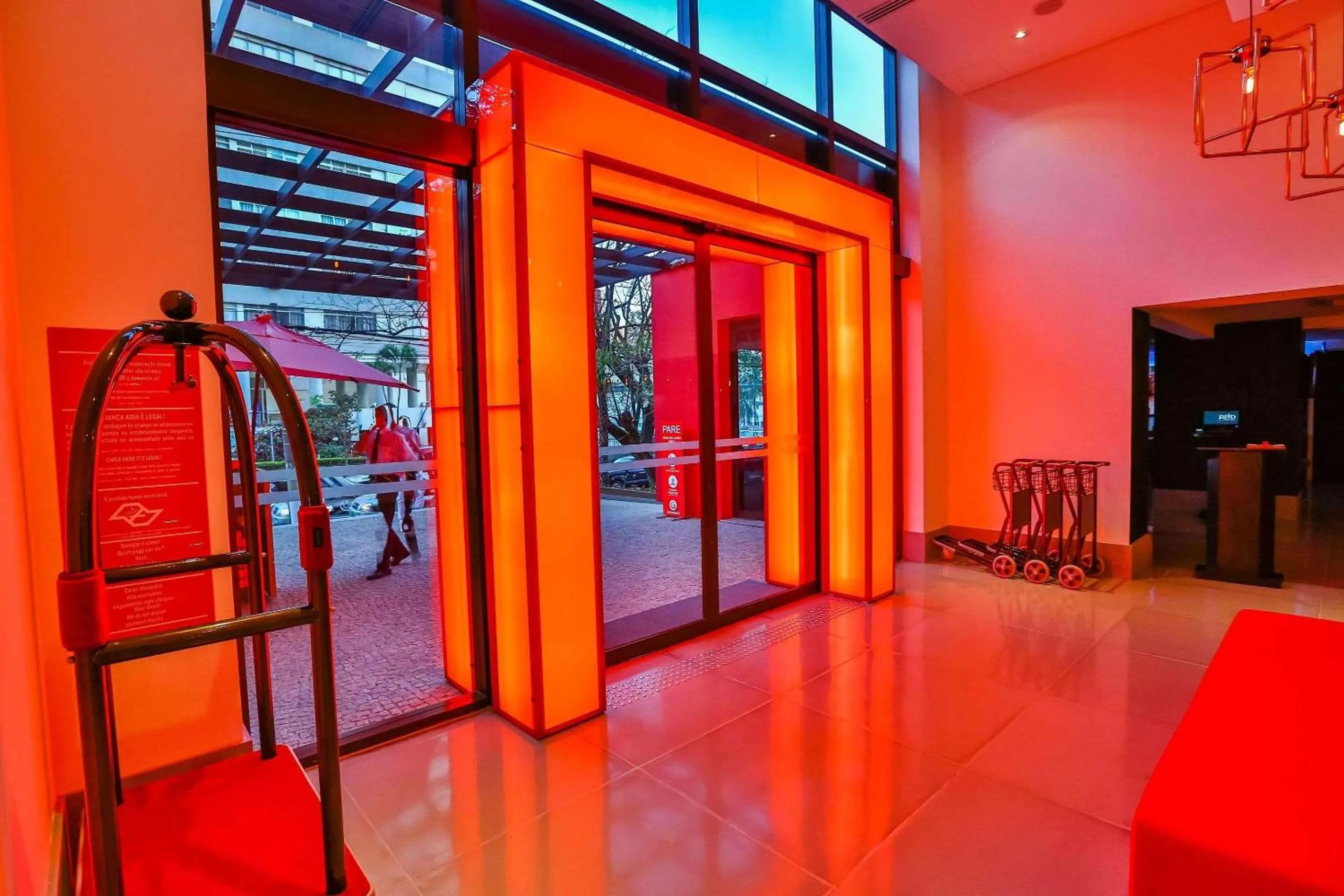 Lobby or reception in Radisson RED Campinas