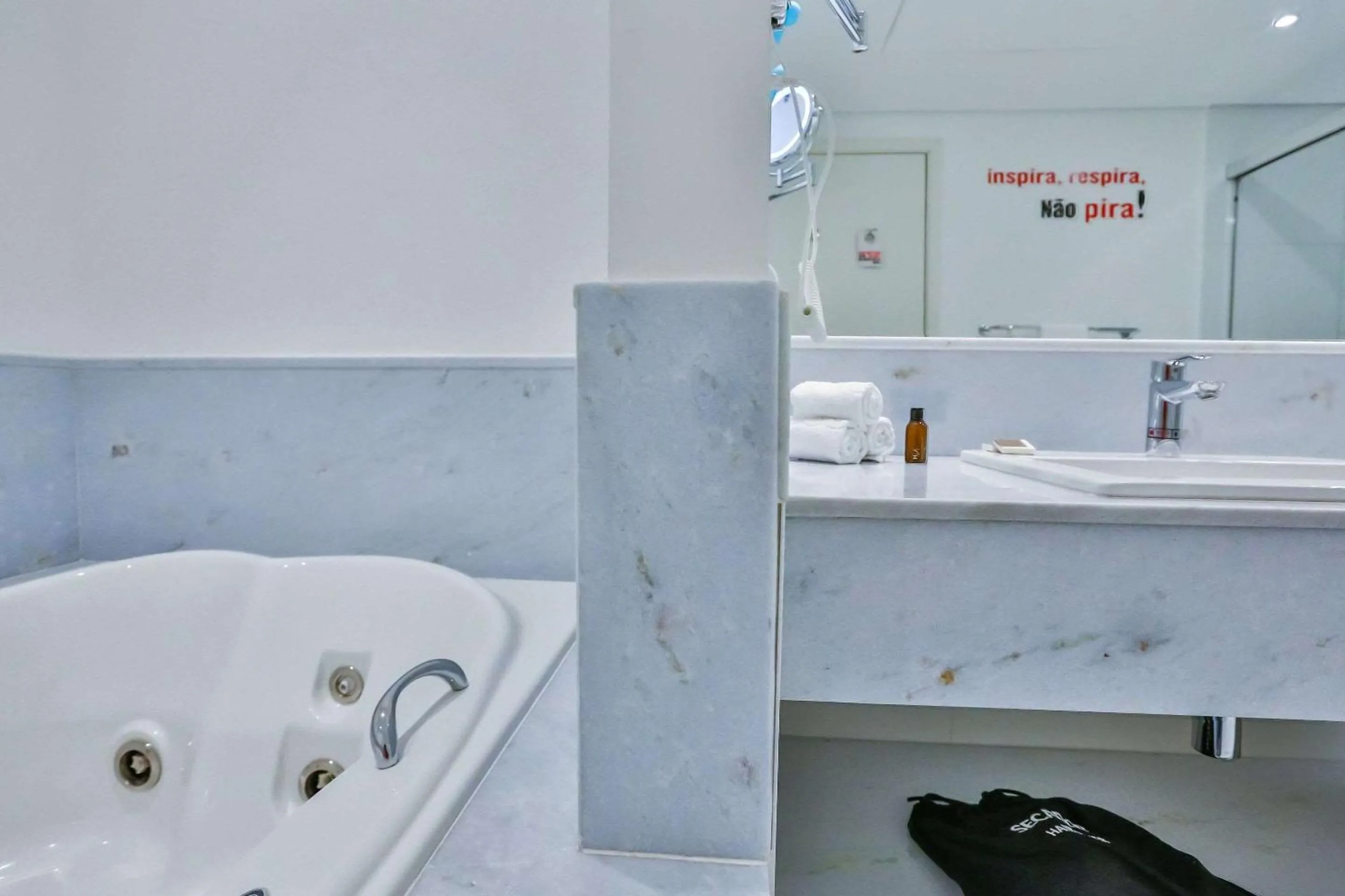 Bedroom in Radisson RED Campinas