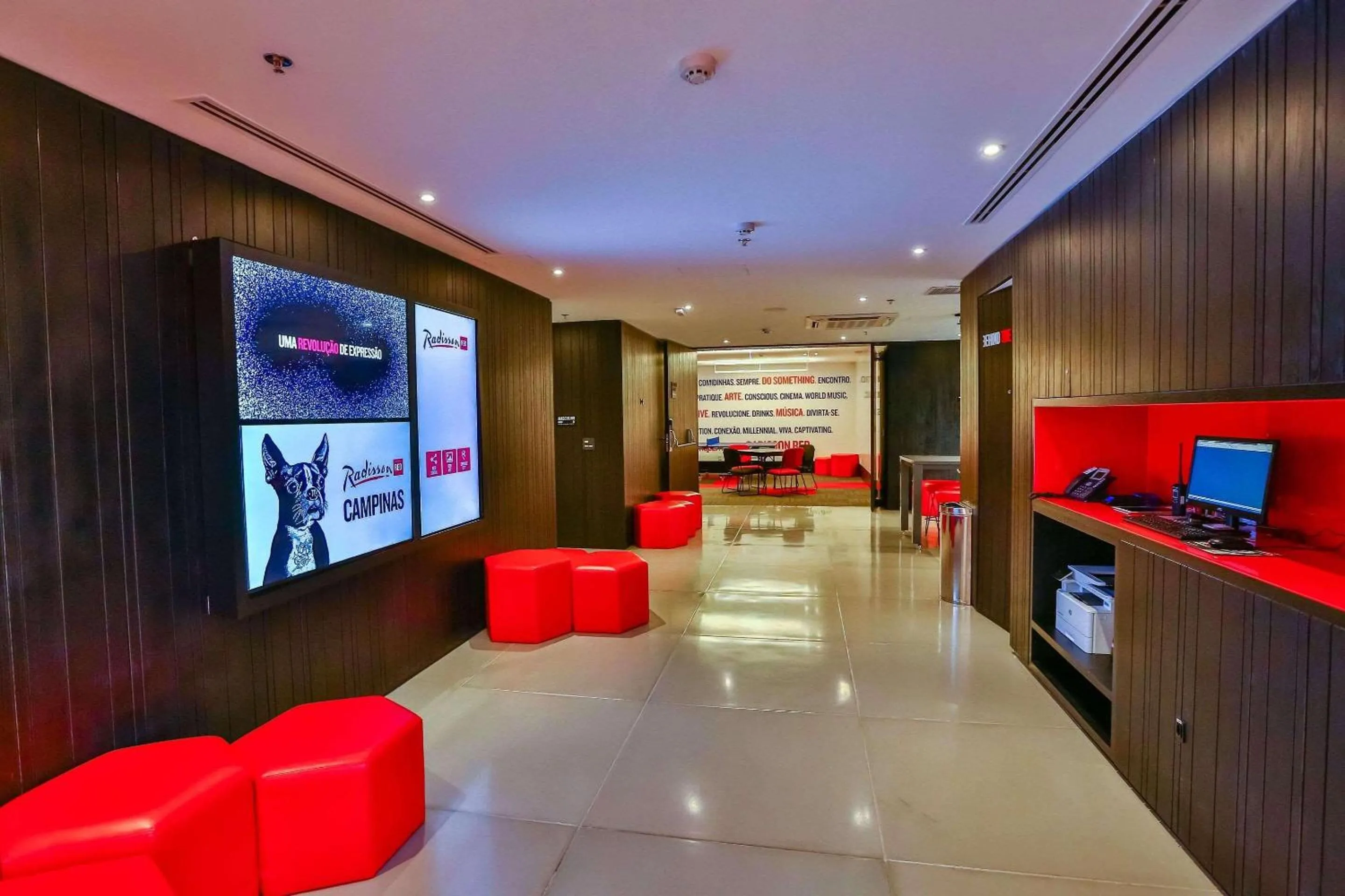 Lobby or reception in Radisson RED Campinas