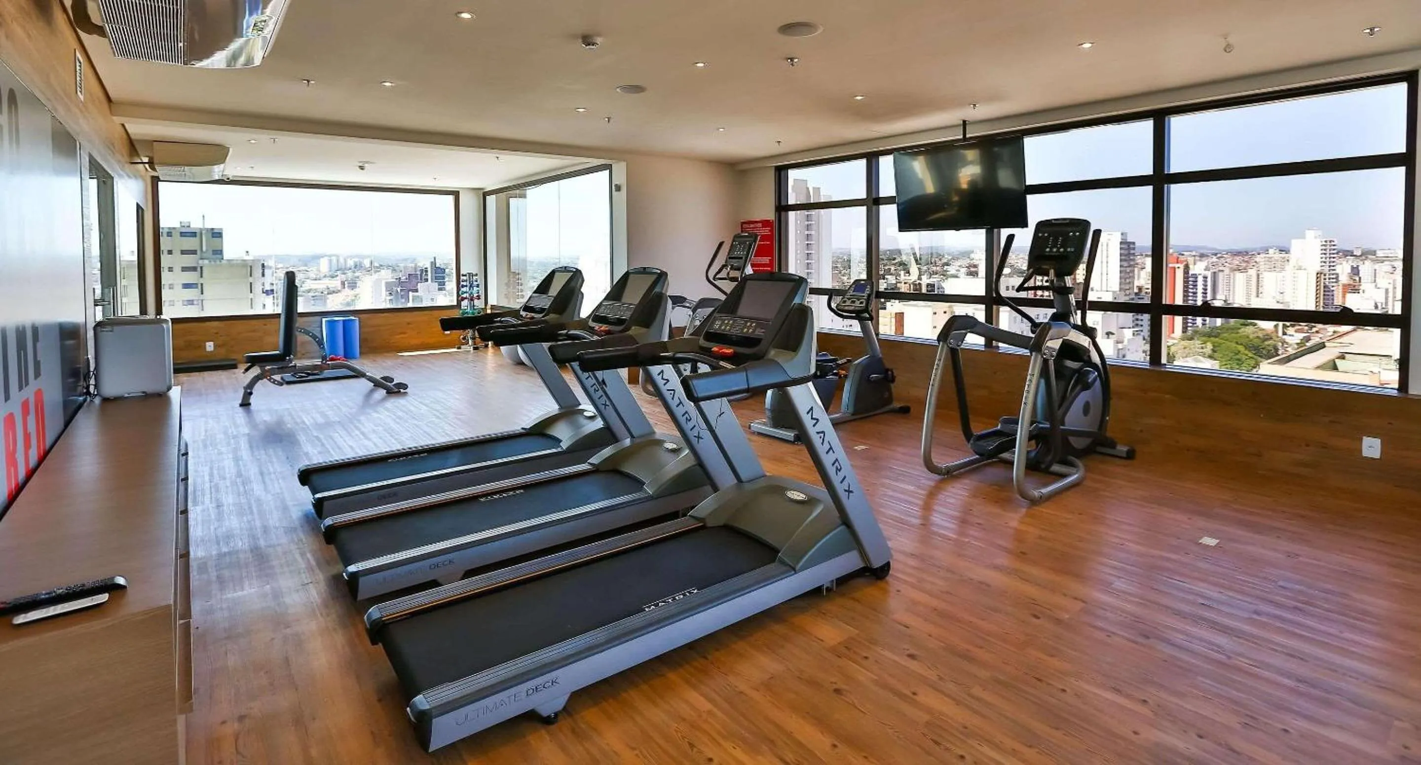 Fitness centre/facilities in Radisson RED Campinas