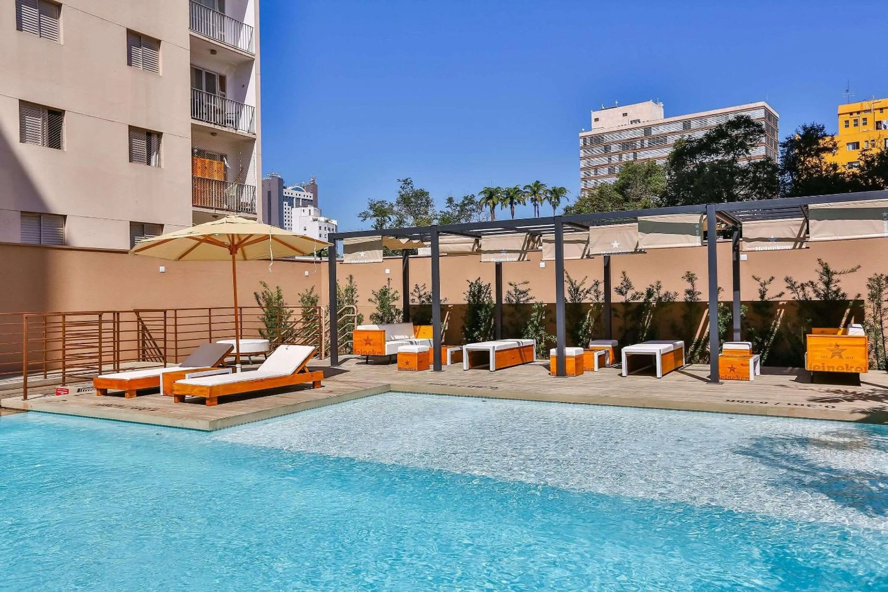 Swimming pool in Radisson RED Campinas