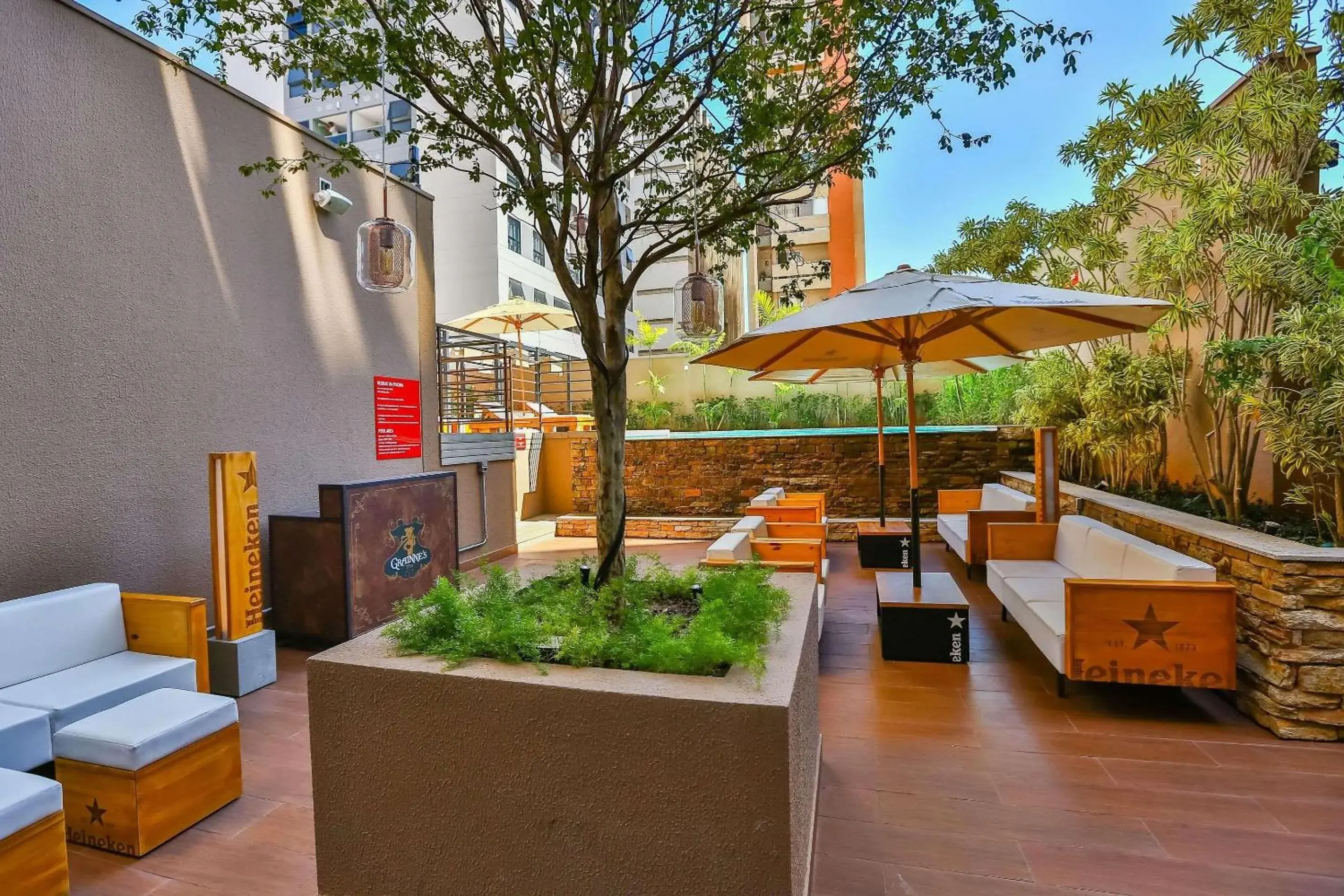 Lounge or bar in Radisson RED Campinas Lounge or bar in Radisson RED Campinas