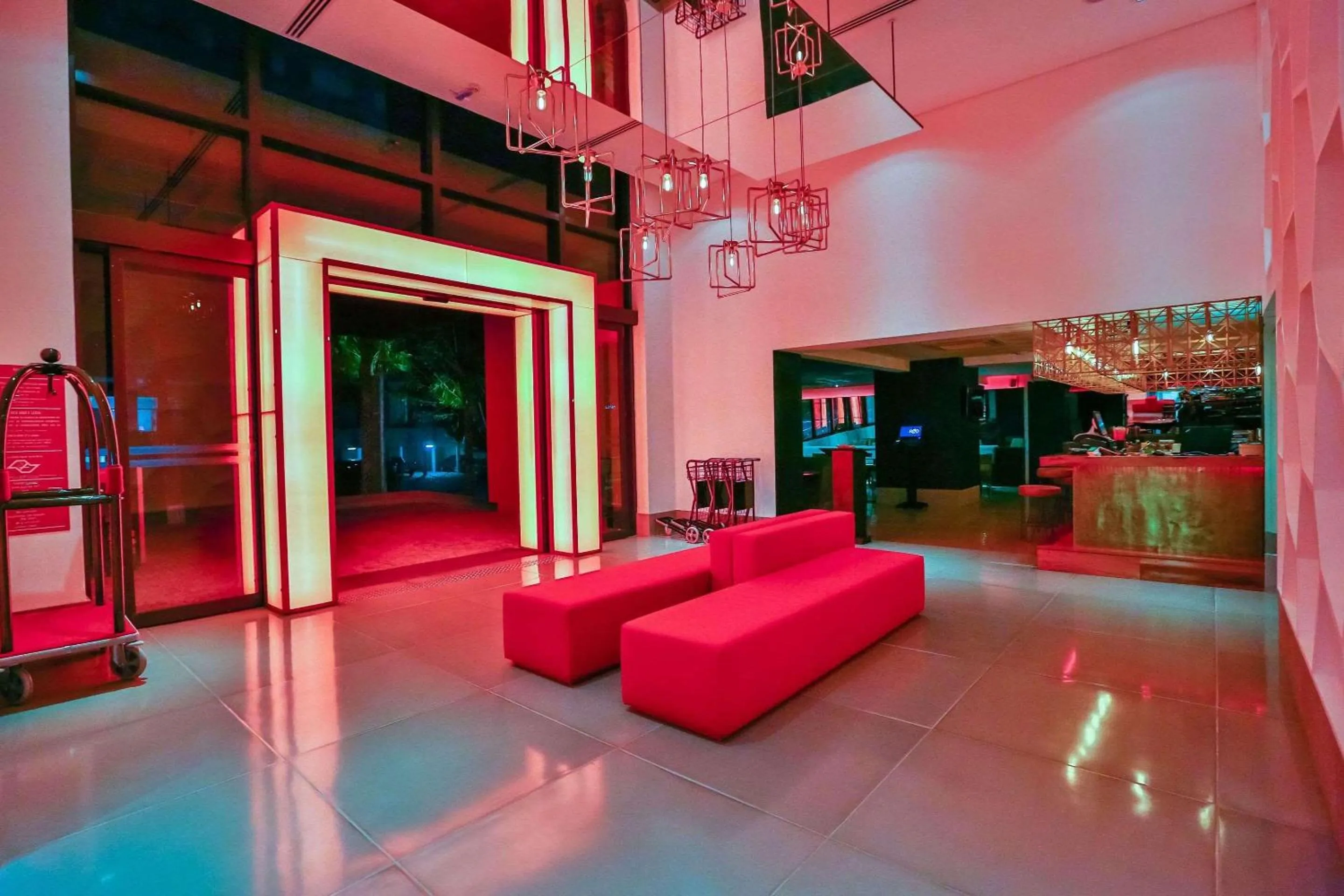 Lobby or reception in Radisson RED Campinas