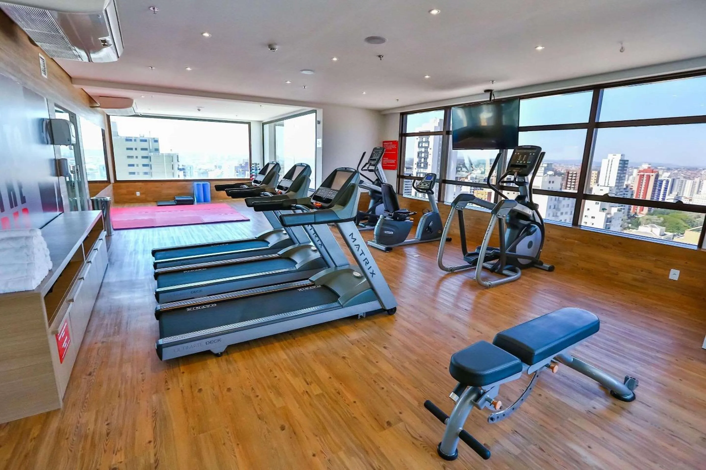 Fitness centre/facilities in Radisson RED Campinas