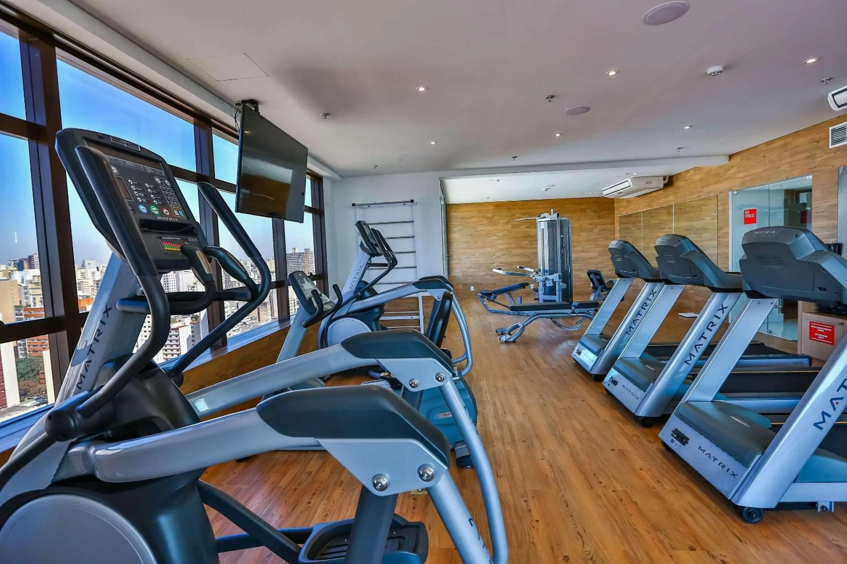 Fitness centre/facilities in Radisson RED Campinas