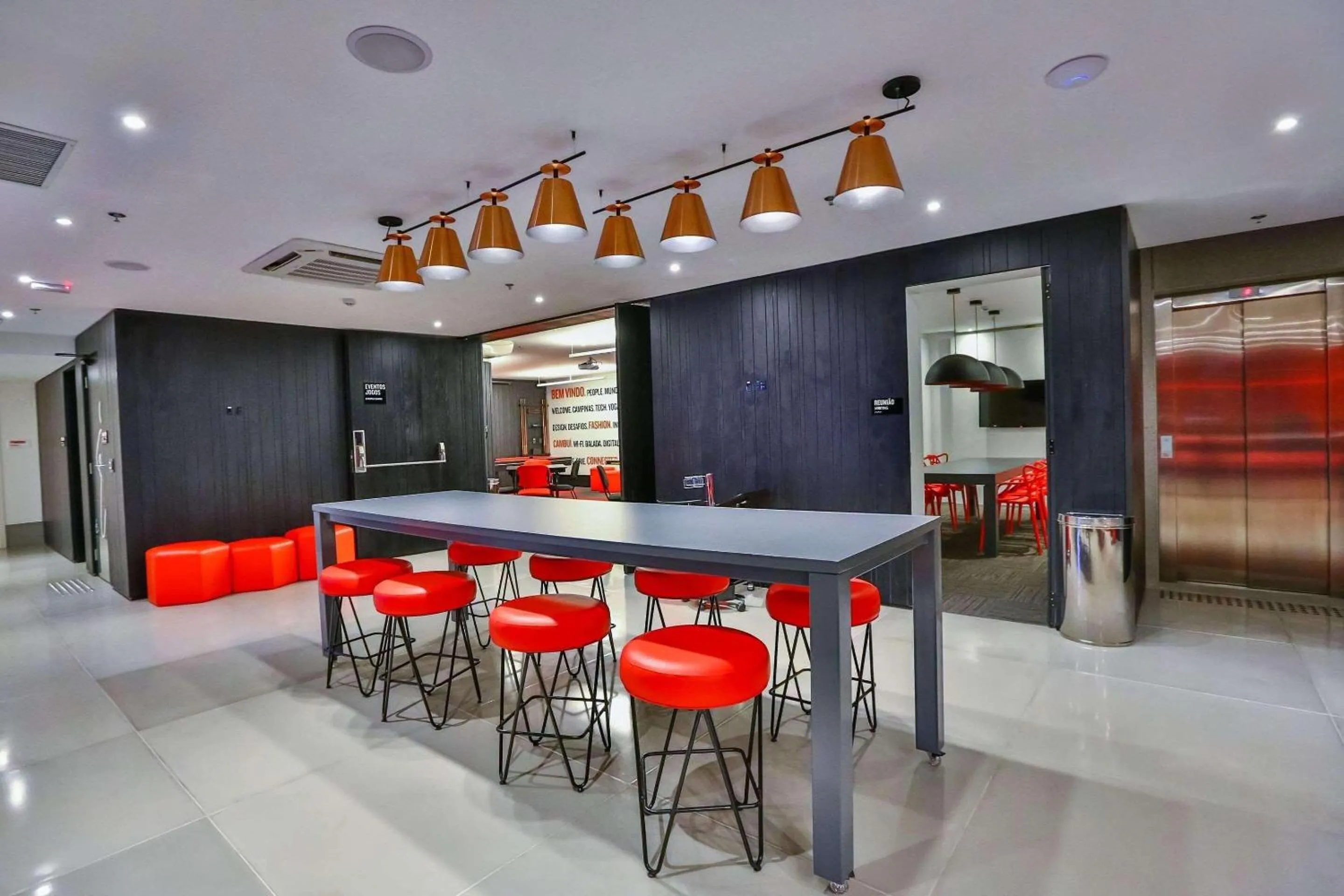 Meeting/conference room in Radisson RED Campinas