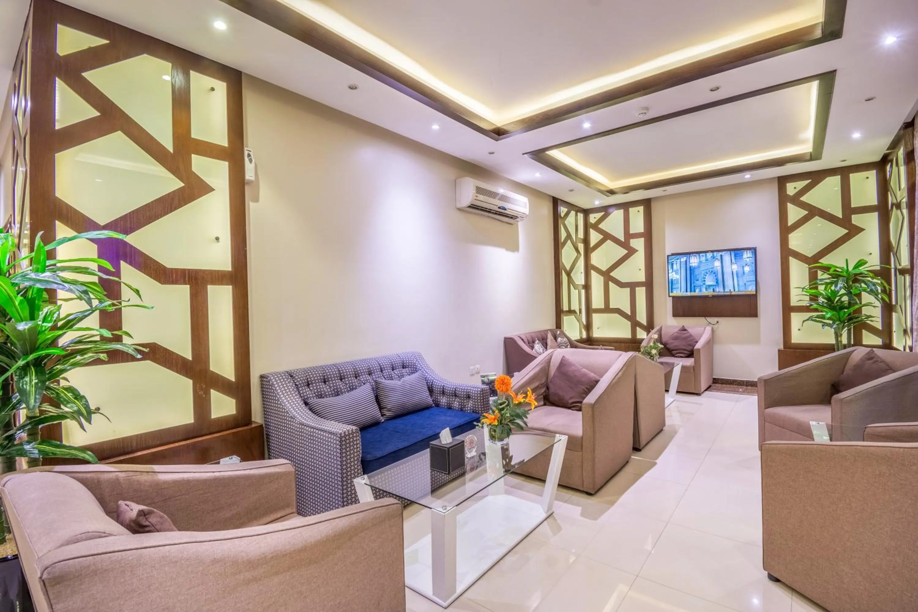 Lobby or reception in Al Muhaidb Residence Al Narges