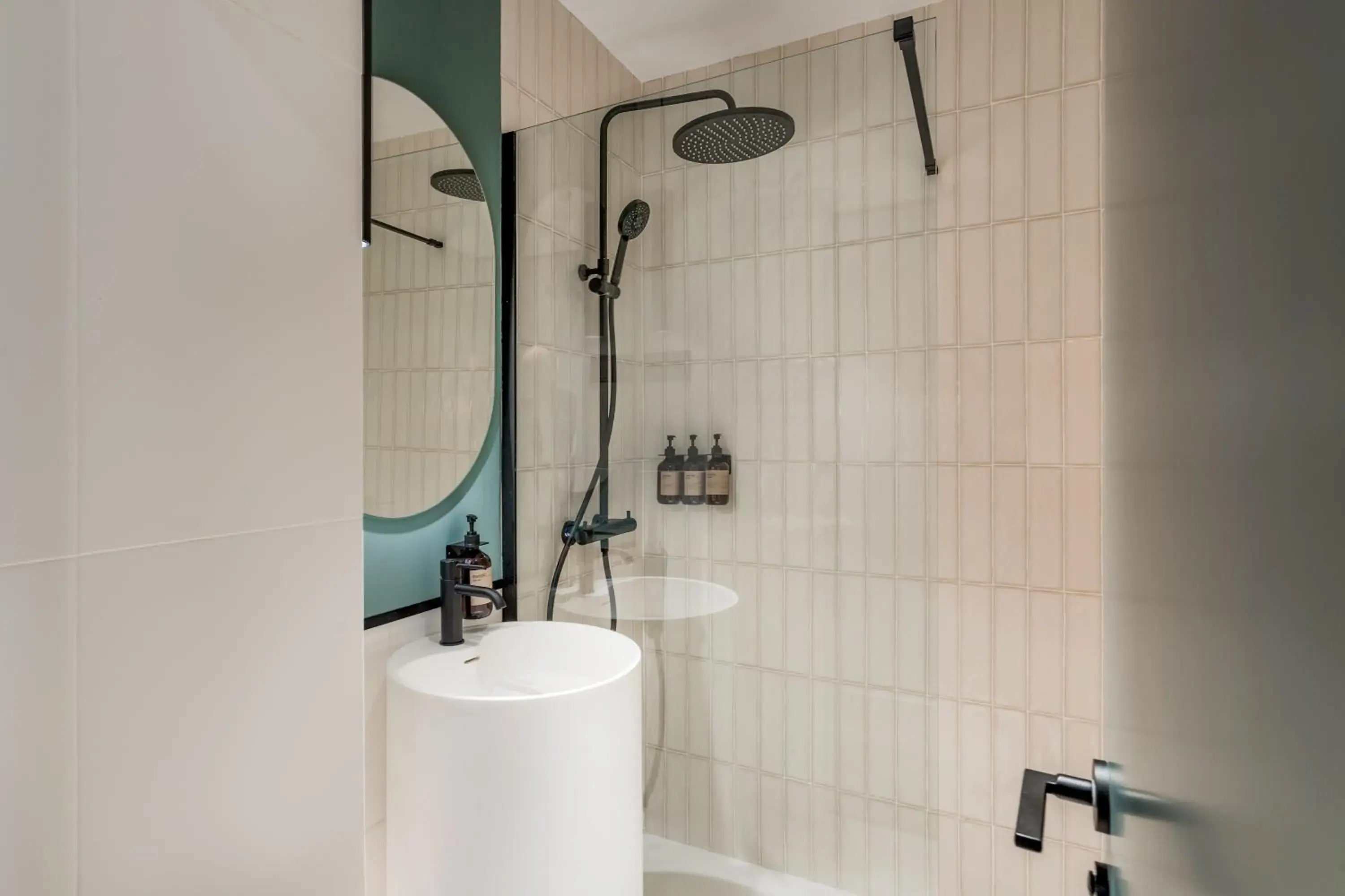 Shower in Tribu Malasaña Shower in Tribu Malasaña