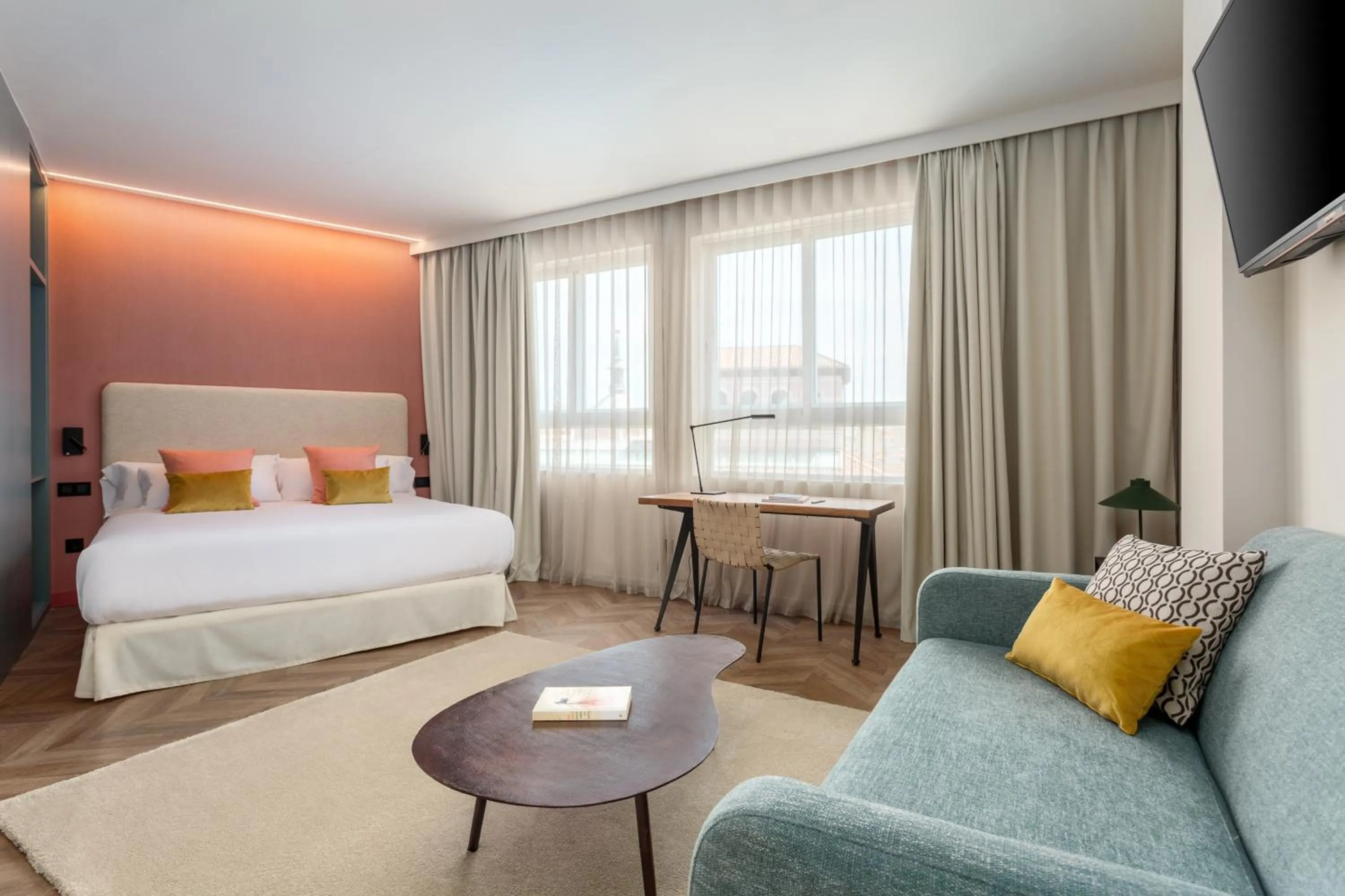 Photo of the whole room, Bed in Tribu Malasaña