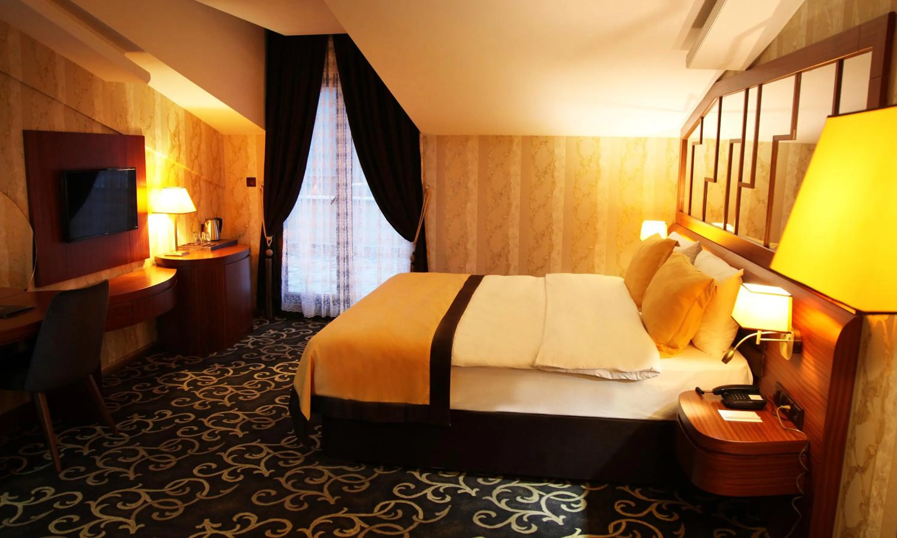 Photo of the whole room, Bed in Grand Vuslat