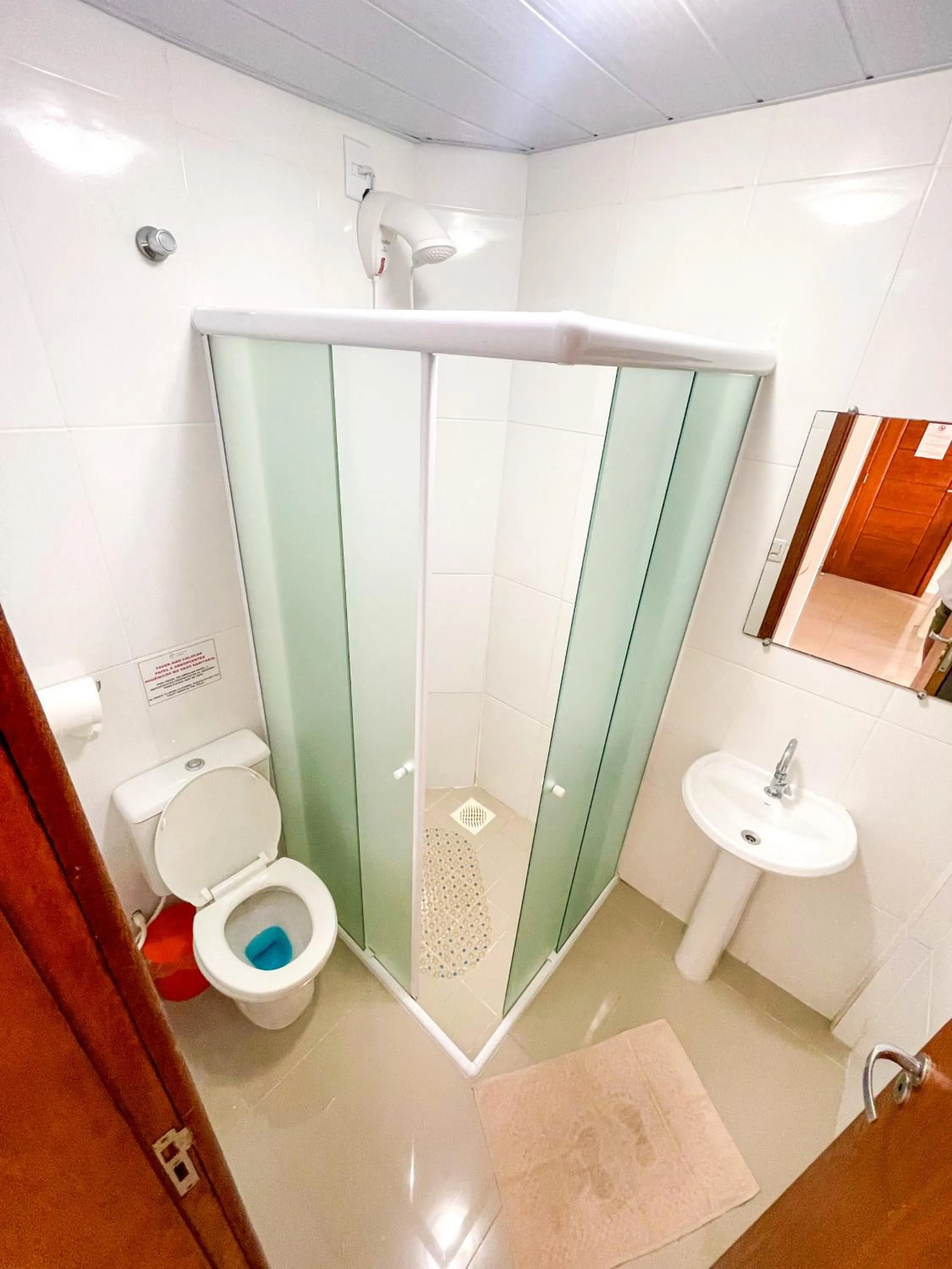 Shower in Pousada Gomes