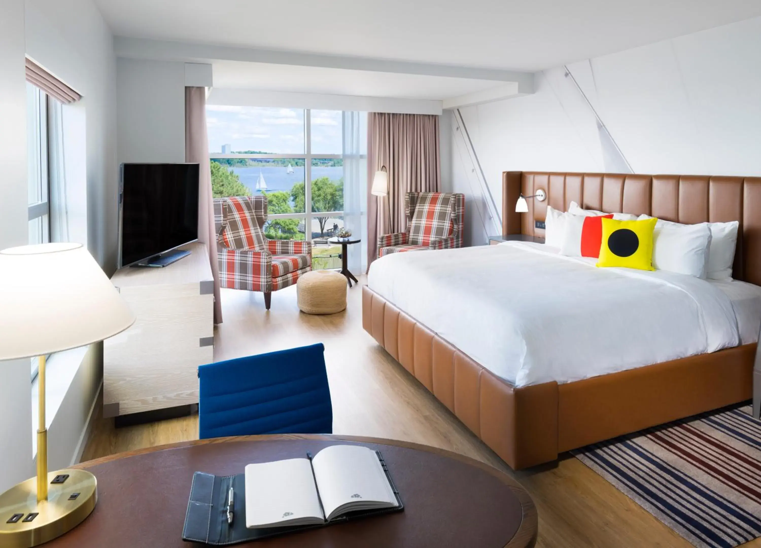 Photo of the whole room, Bed in Hotel Indigo Old Town Alexandria by IHG Photo of the whole room, Bed in Hotel Indigo Old Town Alexandria by IHG