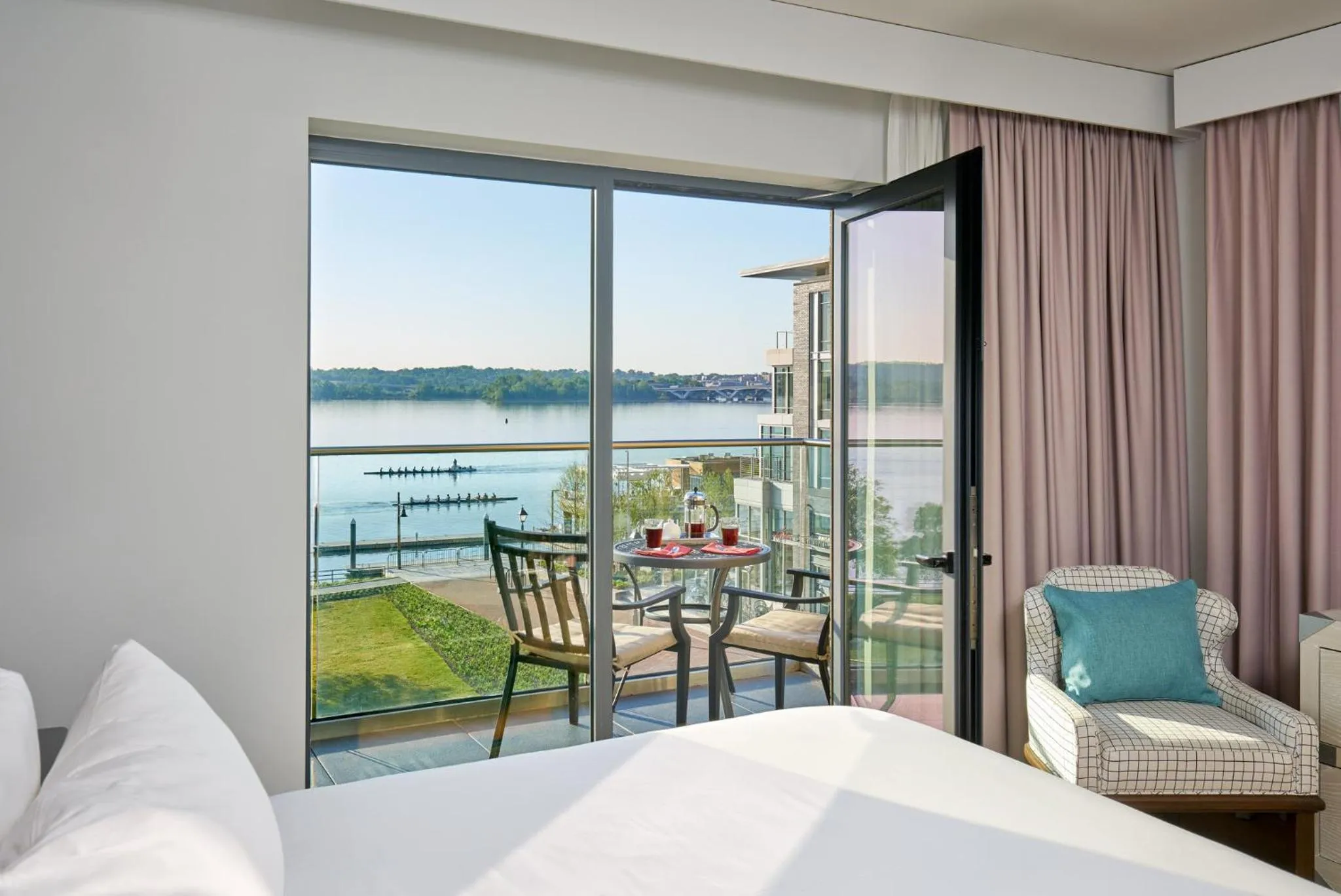 Property building, Bed in Hotel Indigo Old Town Alexandria by IHG