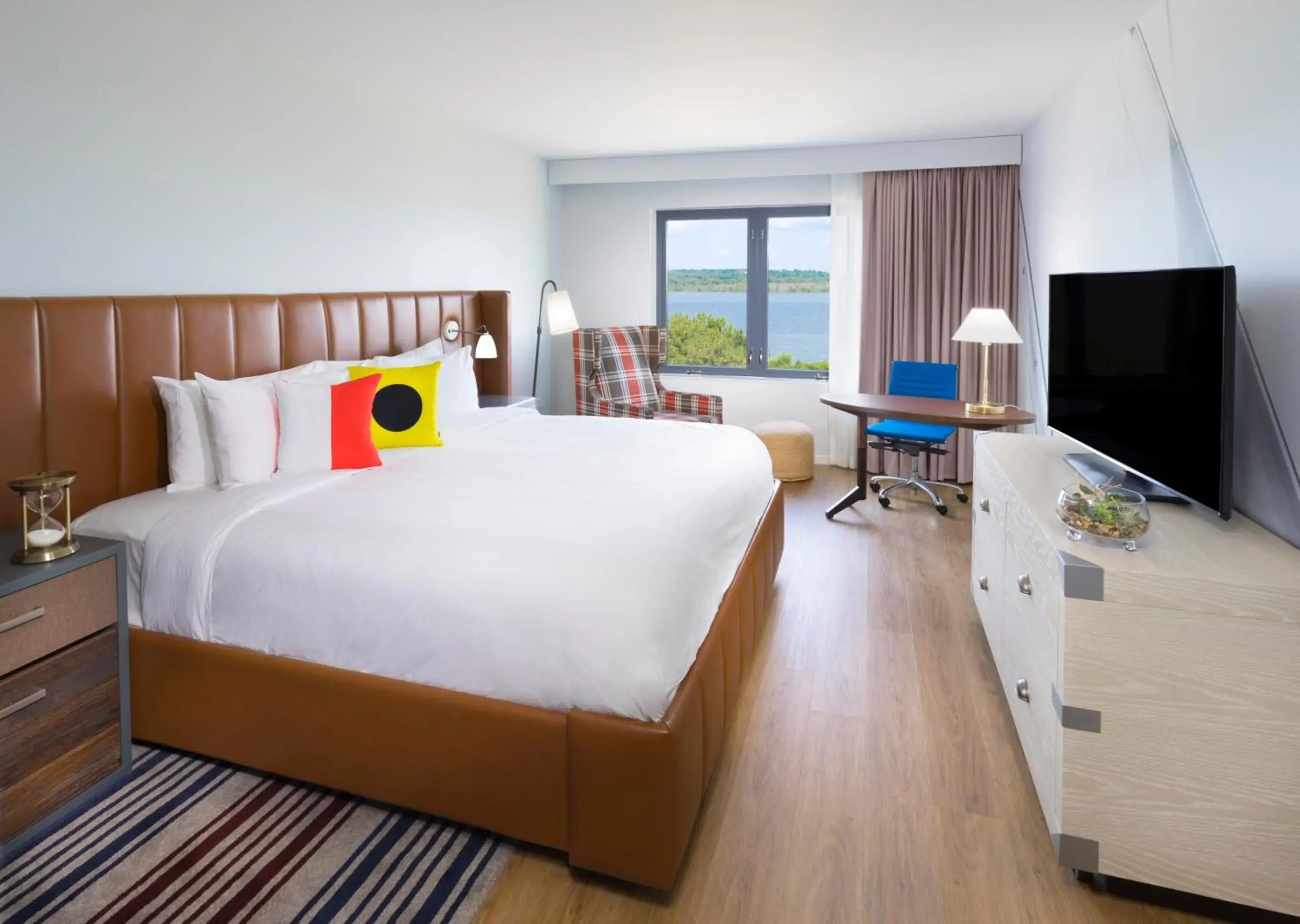 Photo of the whole room, Bed in Hotel Indigo Old Town Alexandria by IHG Photo of the whole room, Bed in Hotel Indigo Old Town Alexandria by IHG