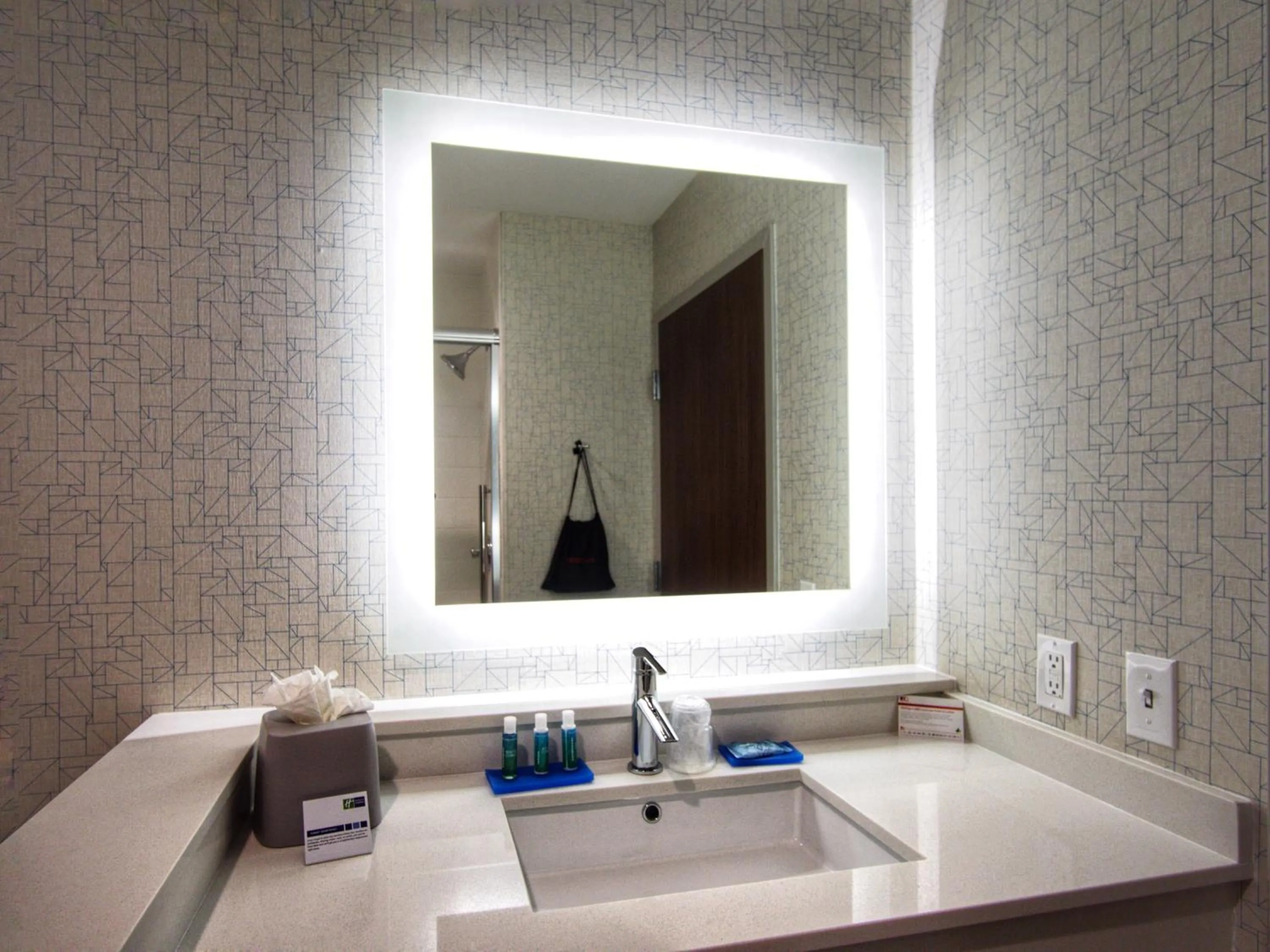 King Room - Mobility Access/Roll in Shower - Non-Smoking in Holiday Inn Express & Suites Moore by IHG