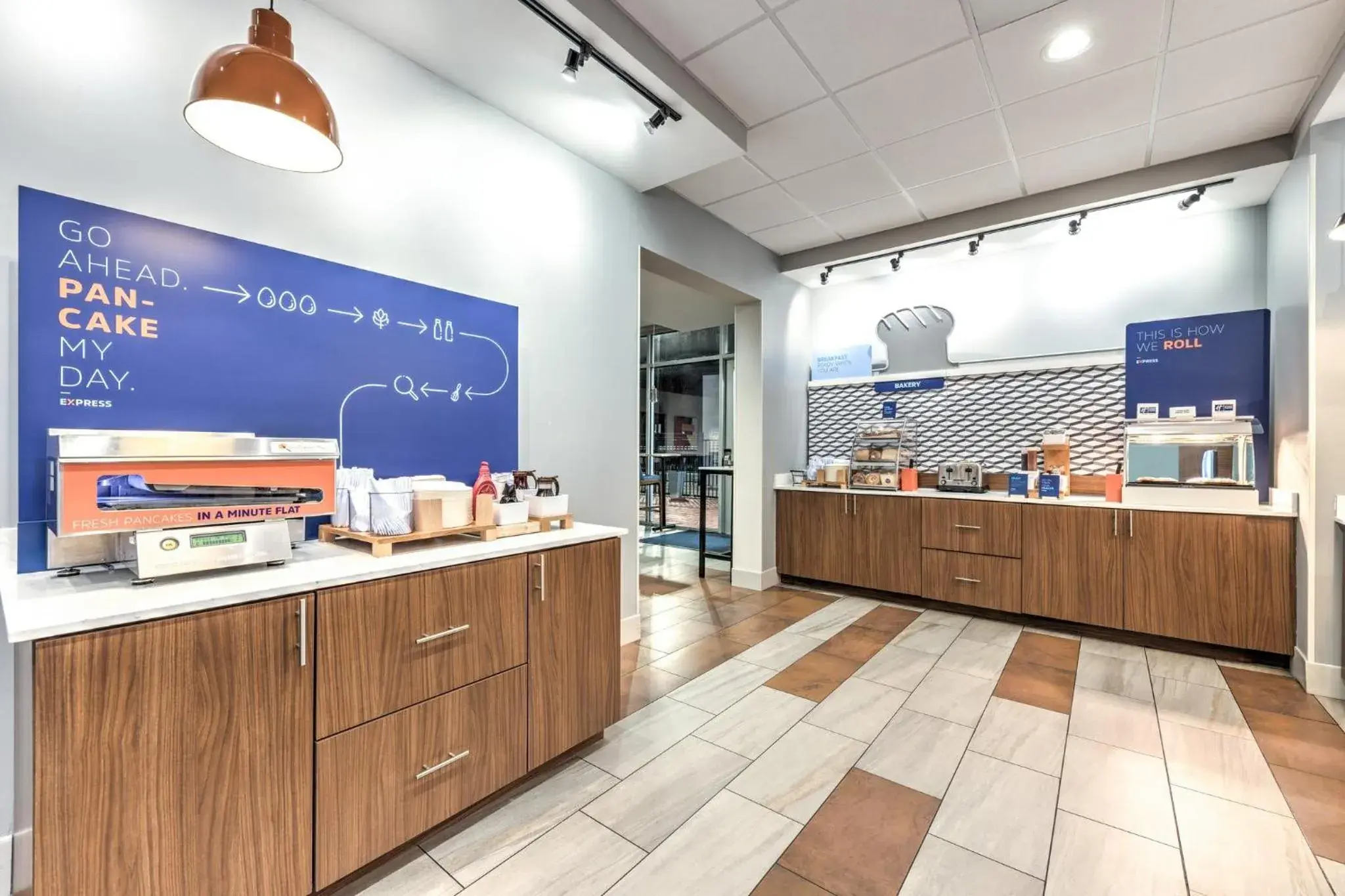 Breakfast in Holiday Inn Express & Suites Moore by IHG Breakfast in Holiday Inn Express & Suites Moore by IHG