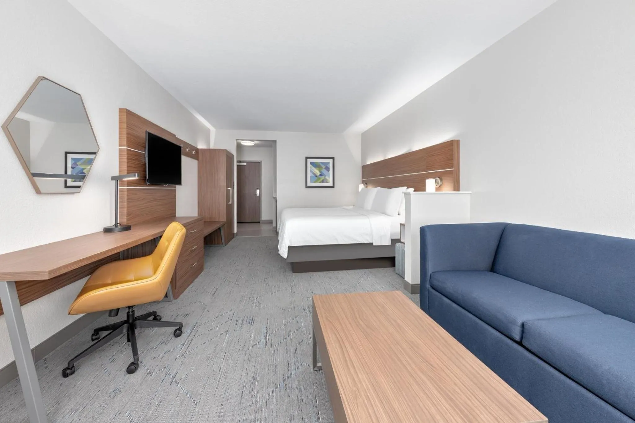 Photo of the whole room, Bed in Holiday Inn Express & Suites Moore by IHG