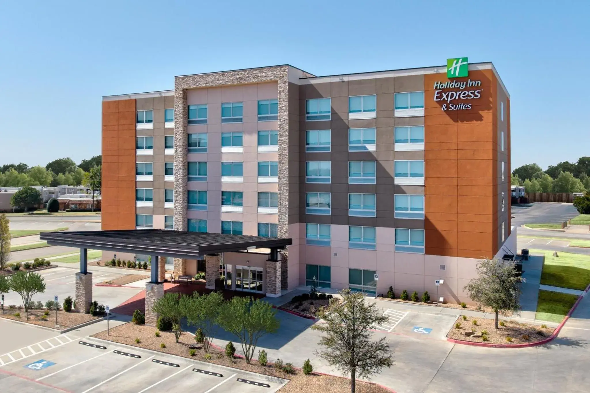 Property building in Holiday Inn Express & Suites Moore by IHG Property building in Holiday Inn Express & Suites Moore by IHG