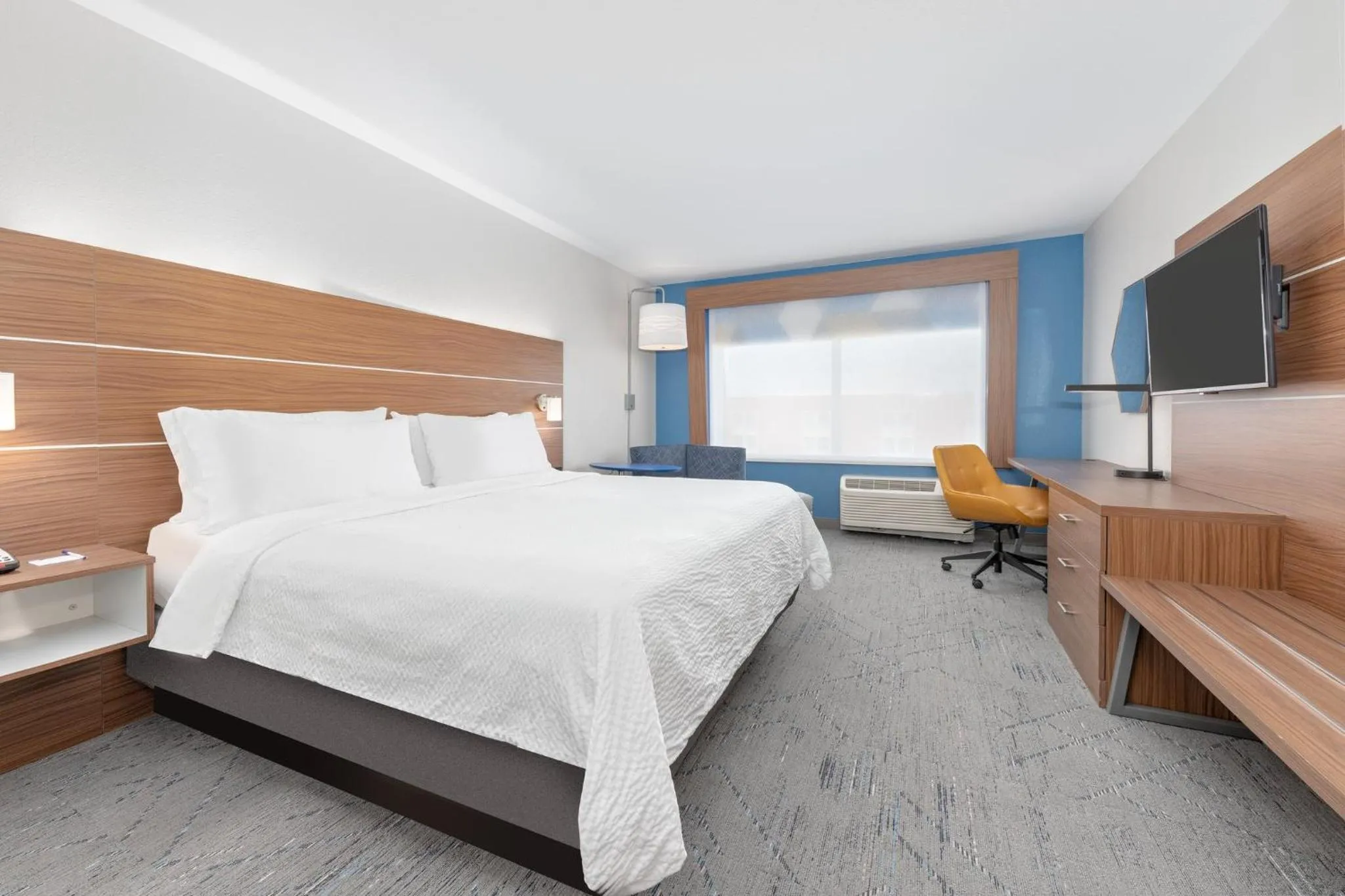 Photo of the whole room, Bed in Holiday Inn Express & Suites Moore by IHG