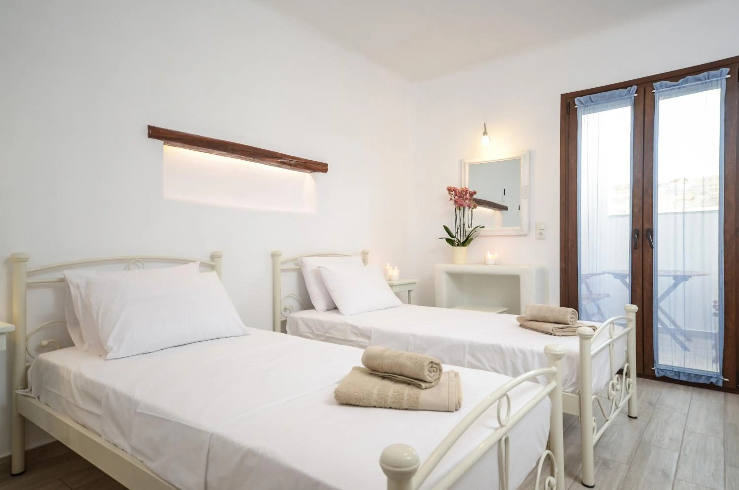 Photo of the whole room, Bed in Villa Kastraki