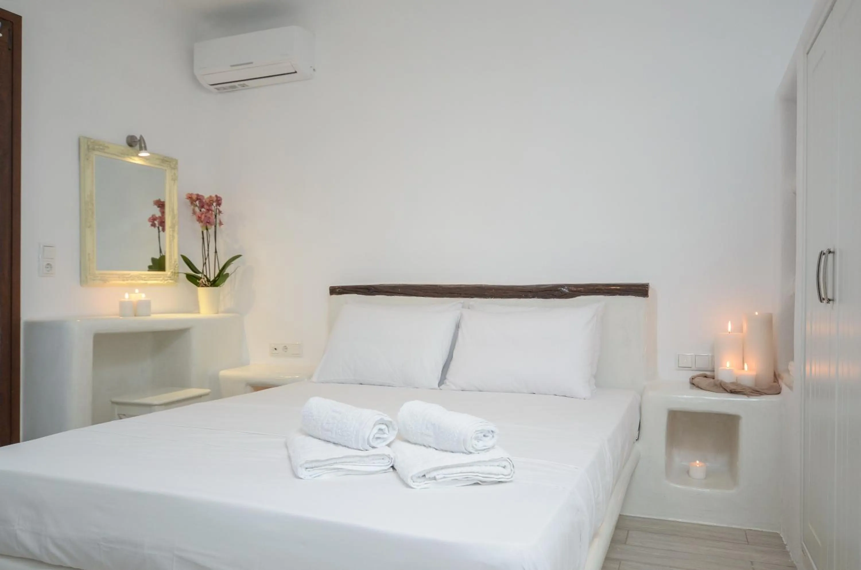 Photo of the whole room, Bed in Villa Kastraki