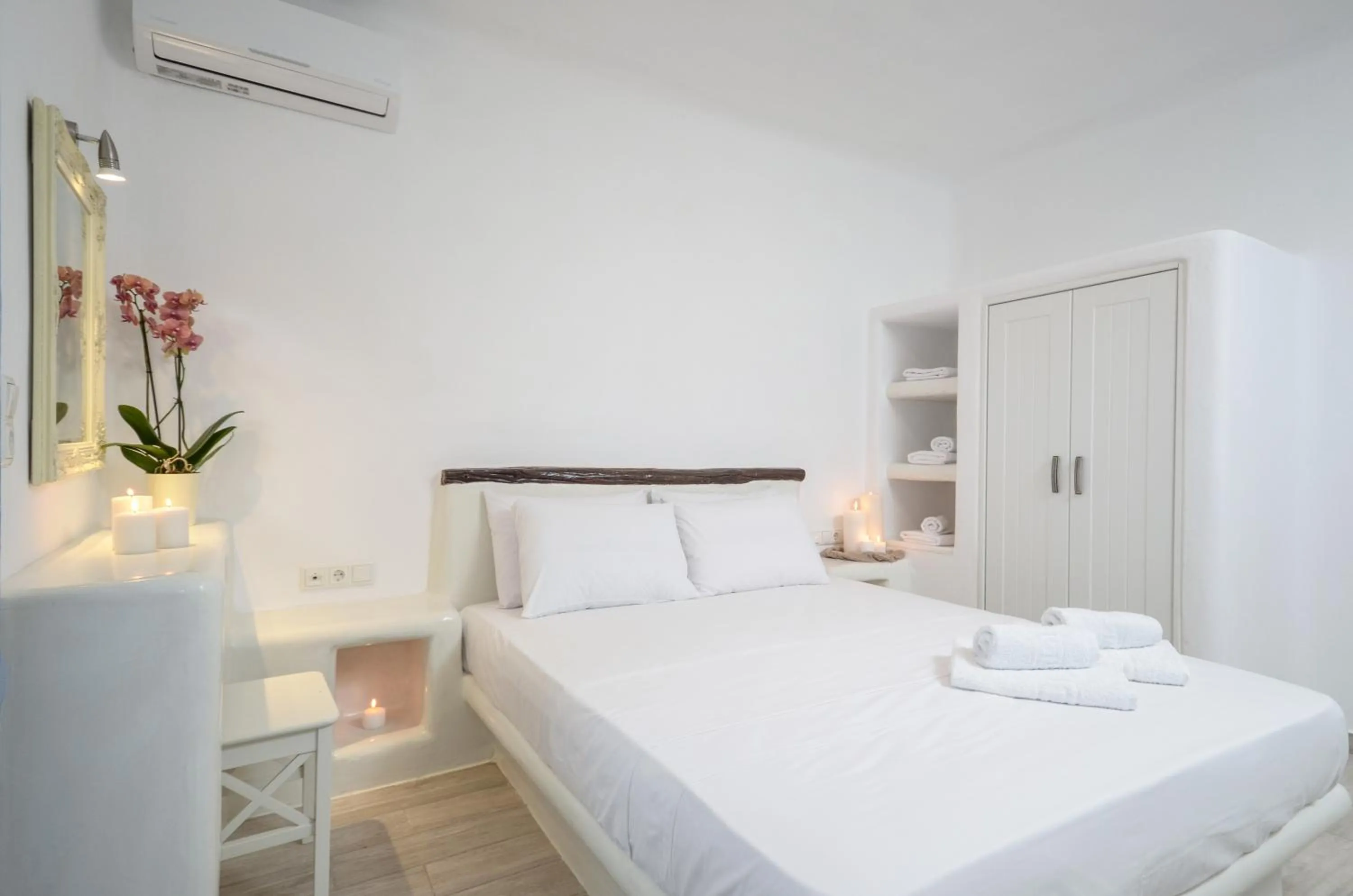 Photo of the whole room, Bed in Villa Kastraki