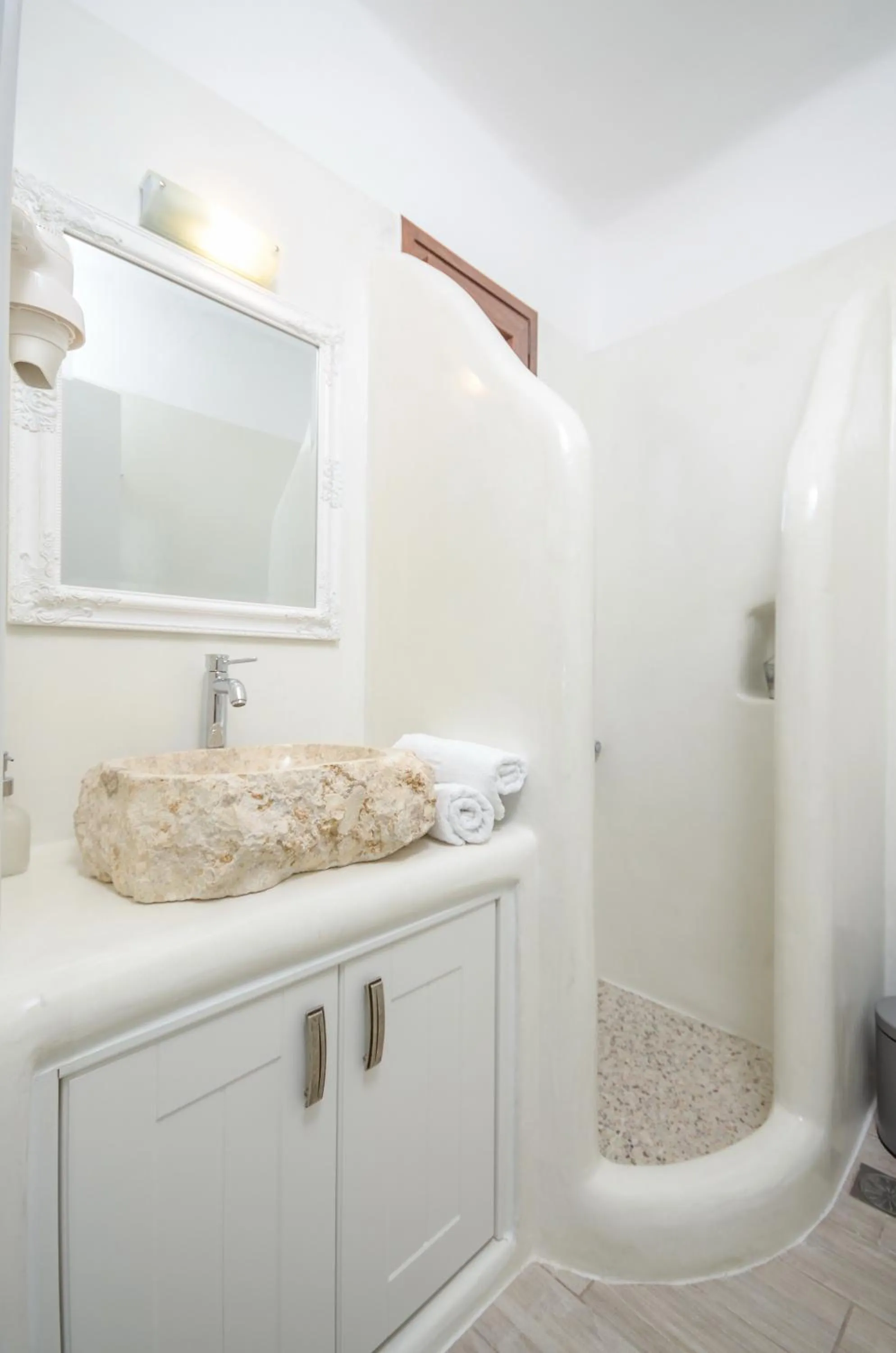 Shower in Villa Kastraki