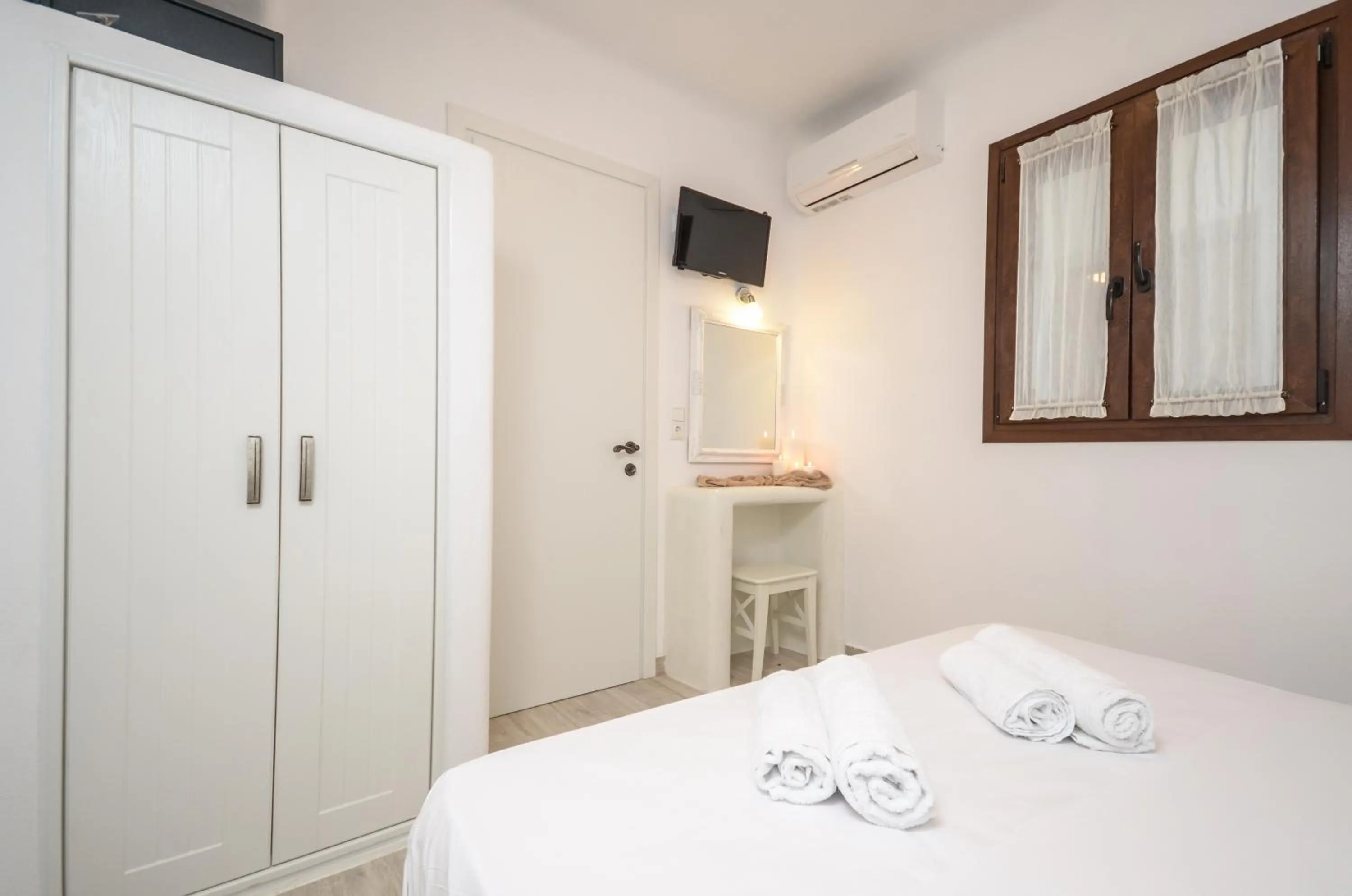 Photo of the whole room, Bed in Villa Kastraki