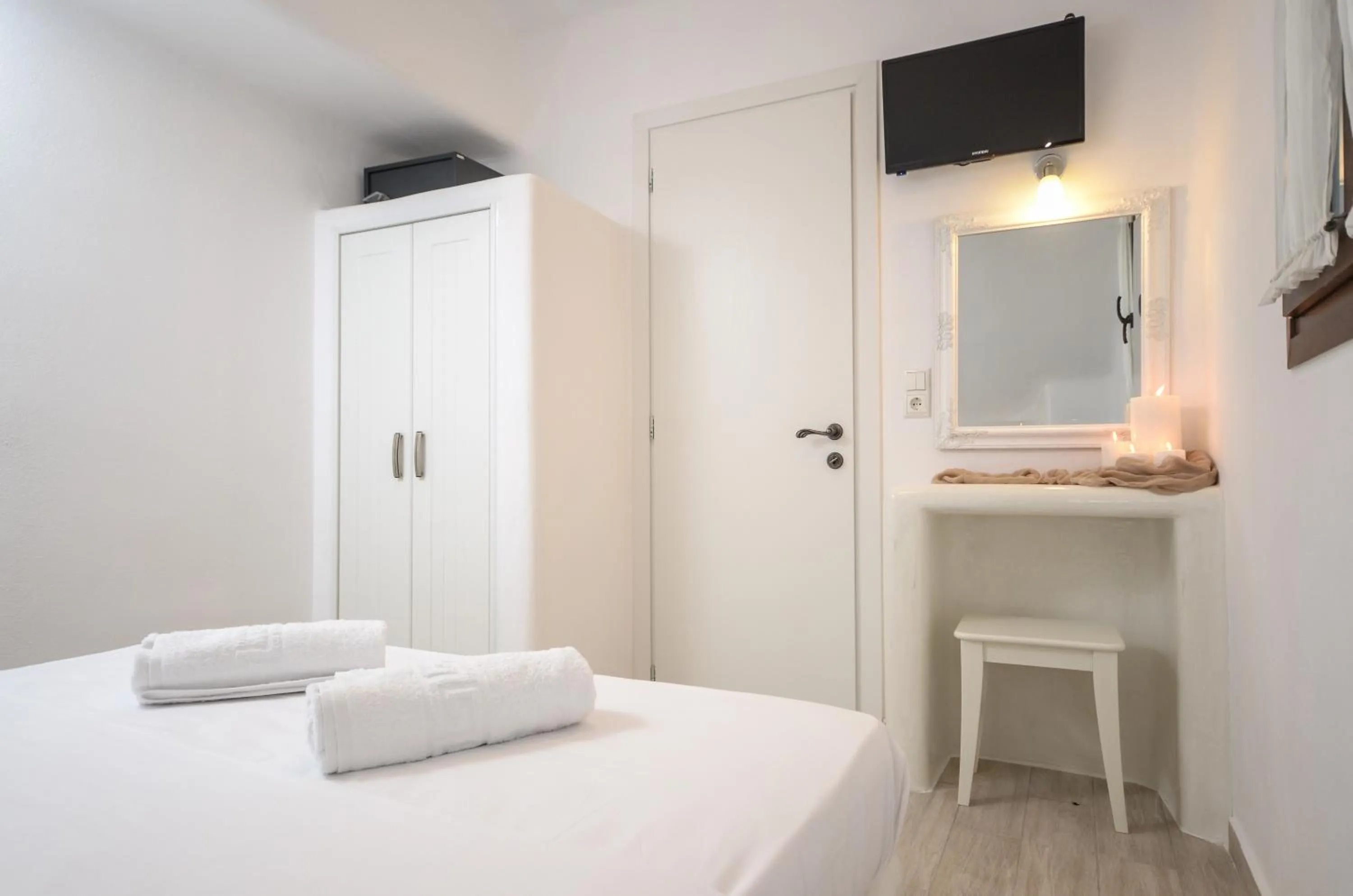 Photo of the whole room, Bed in Villa Kastraki