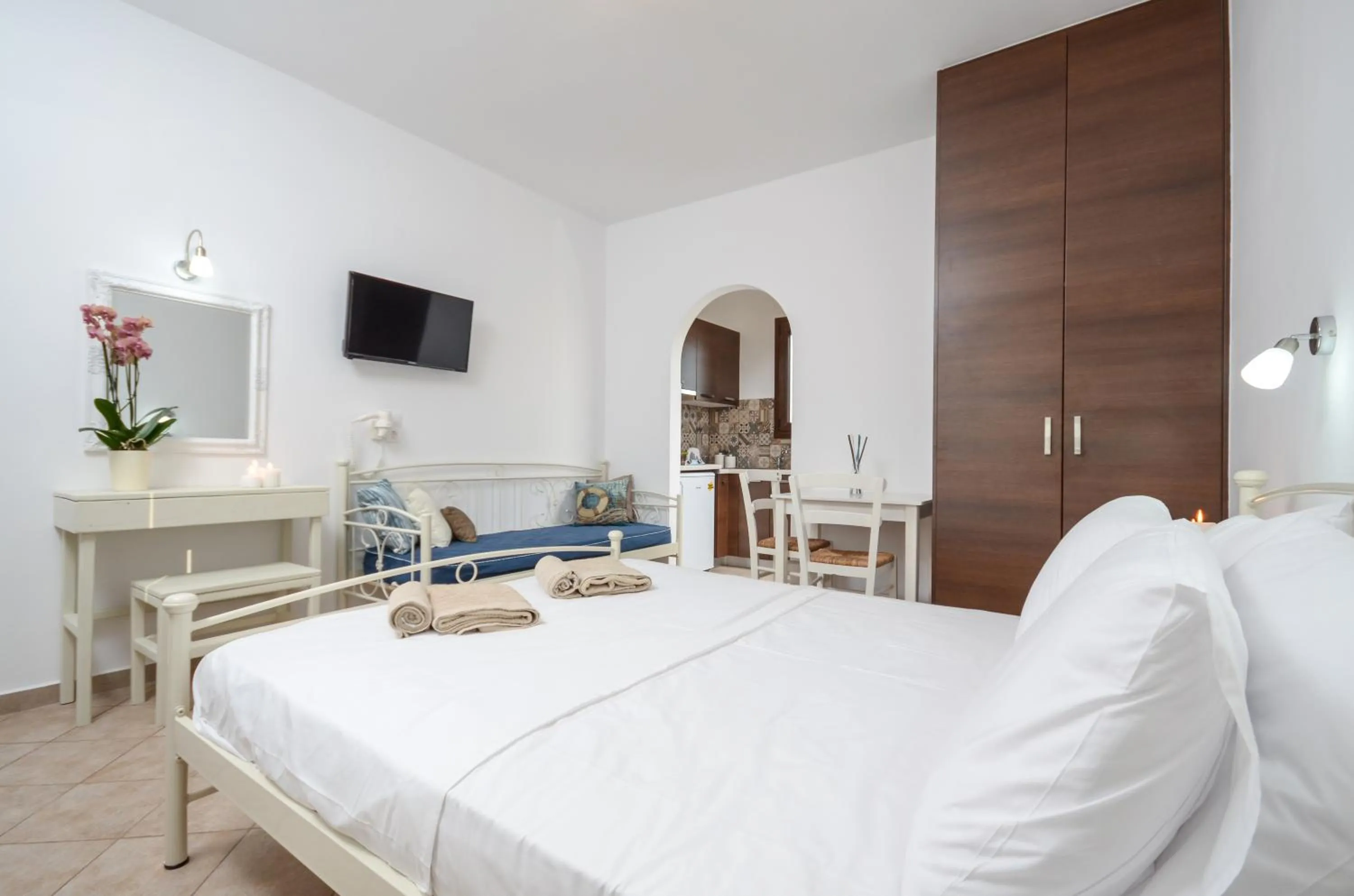 Photo of the whole room, Bed in Villa Kastraki