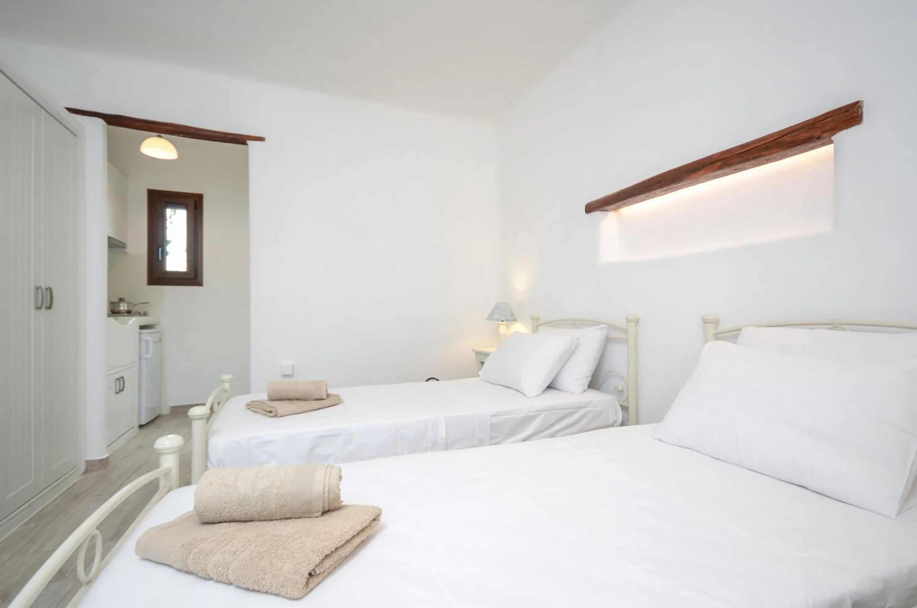 Photo of the whole room, Bed in Villa Kastraki