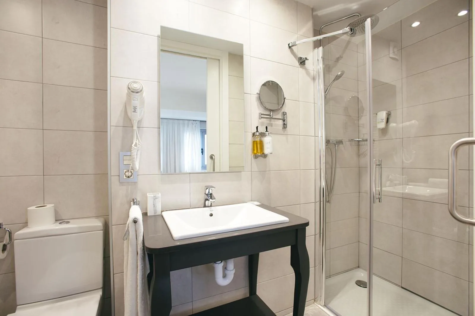 Bathroom in Legazpi Doce Rooms & Suites