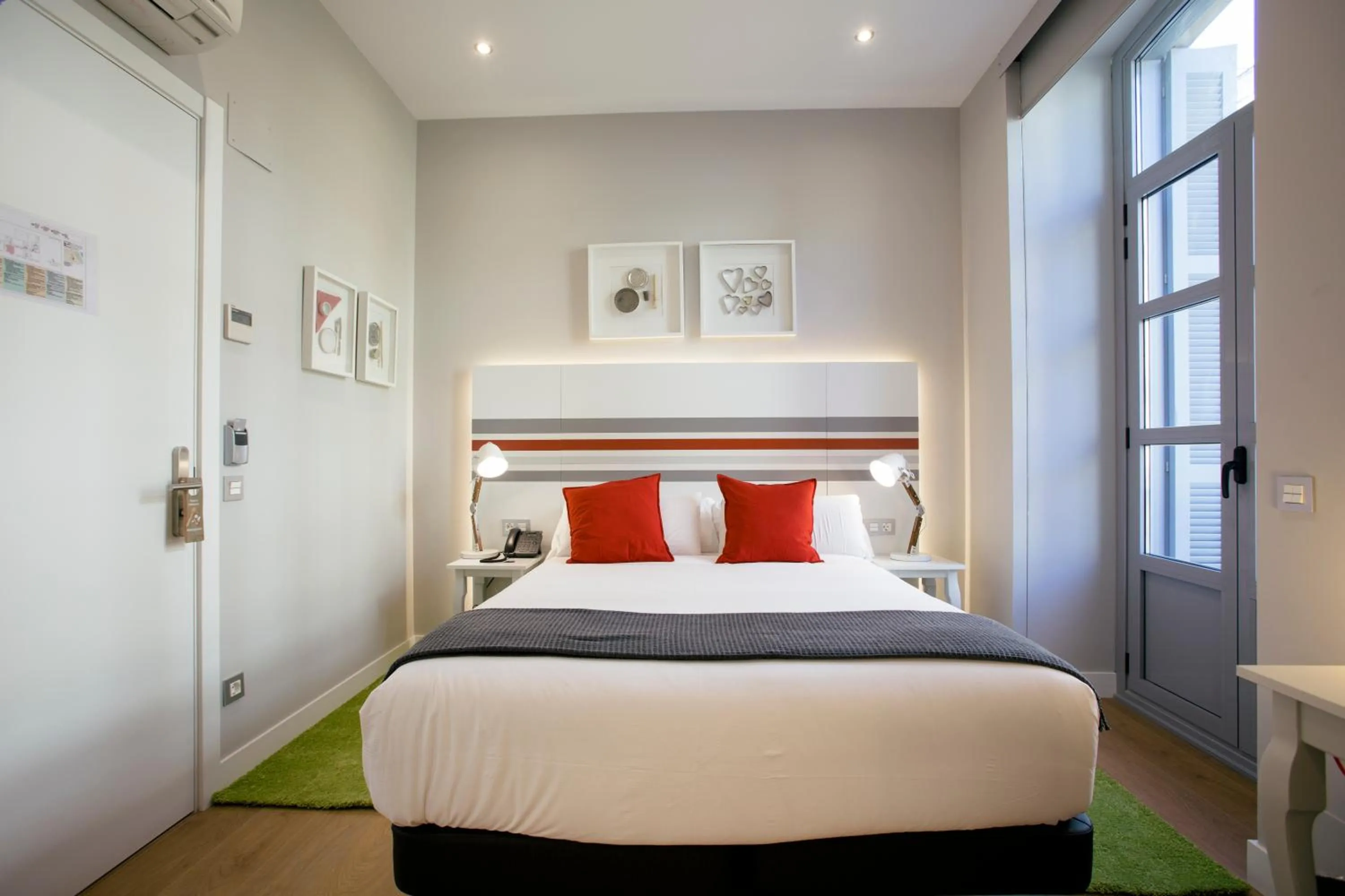 Bedroom, Bed in Legazpi Doce Rooms & Suites