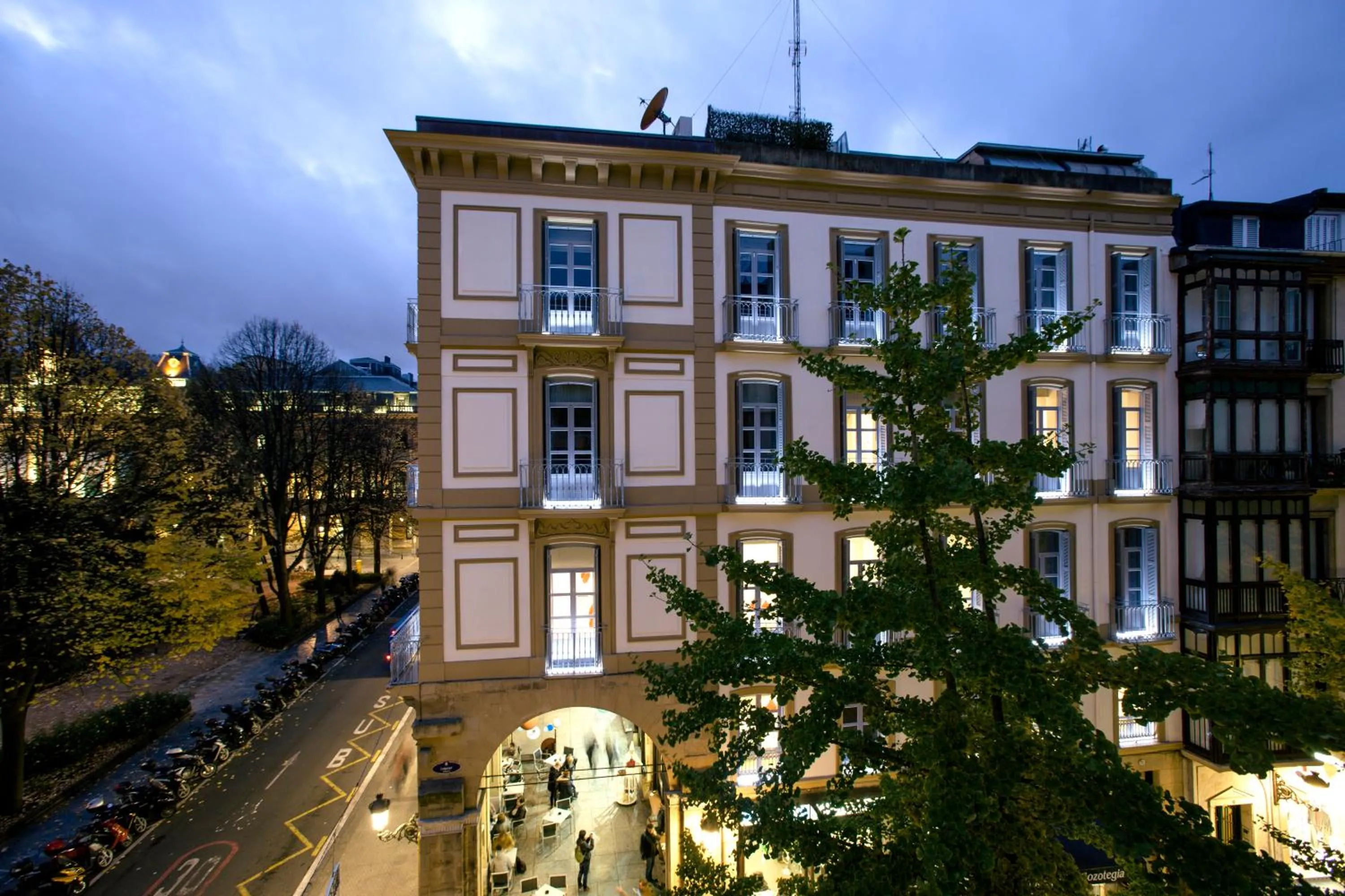 Facade/entrance in Legazpi Doce Rooms & Suites